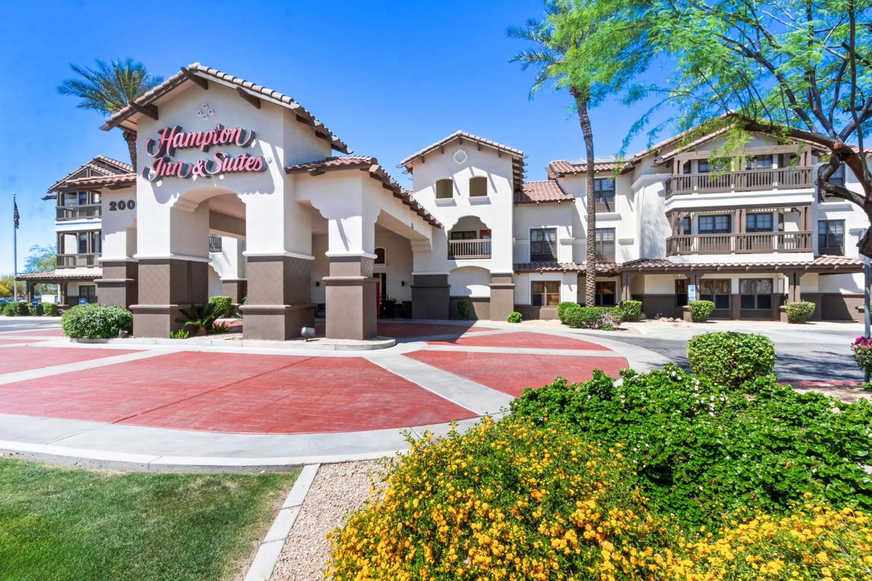 Property building in Hampton Inn & Suites Phoenix-Goodyear