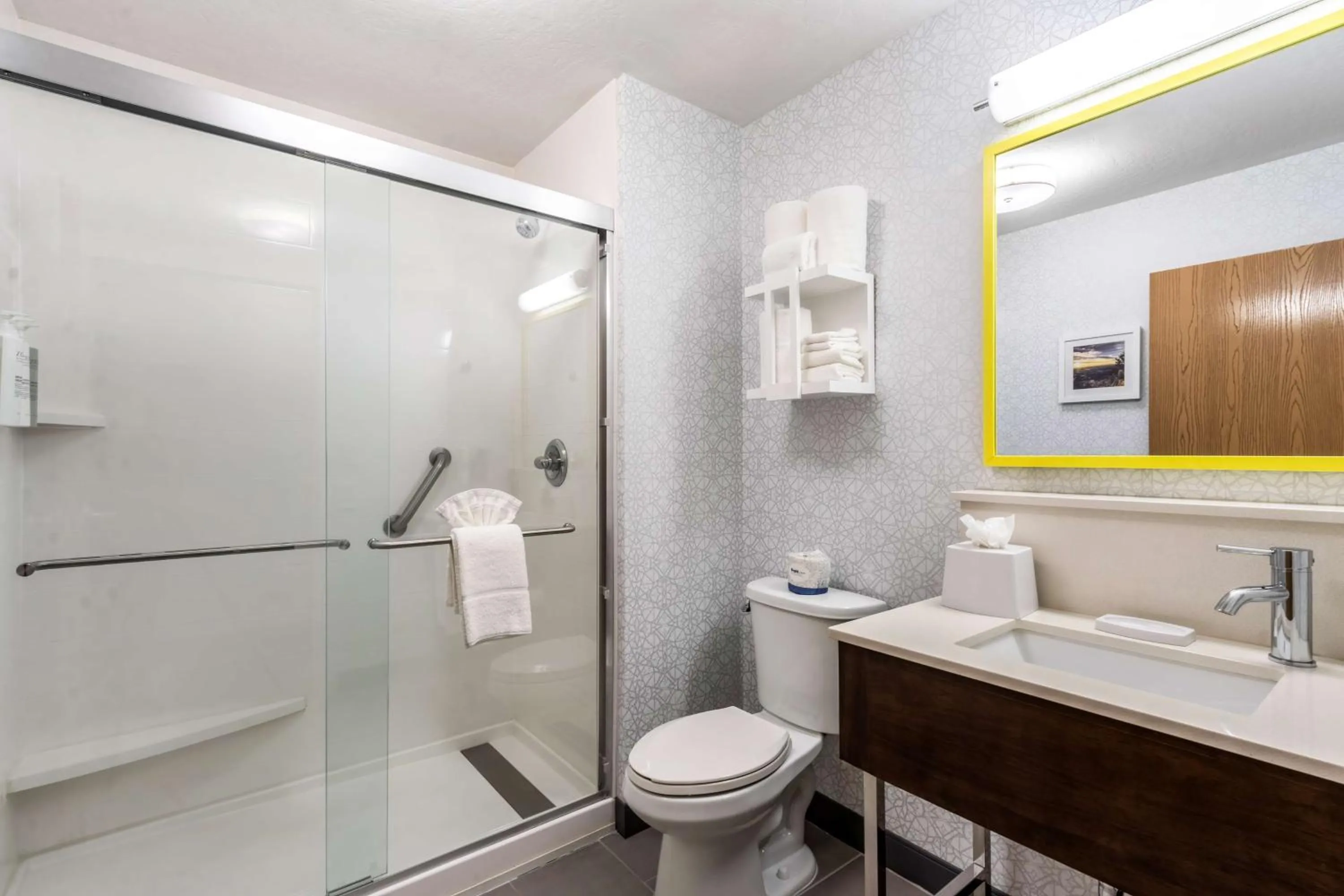 Bathroom in Hampton Inn & Suites Phoenix-Goodyear