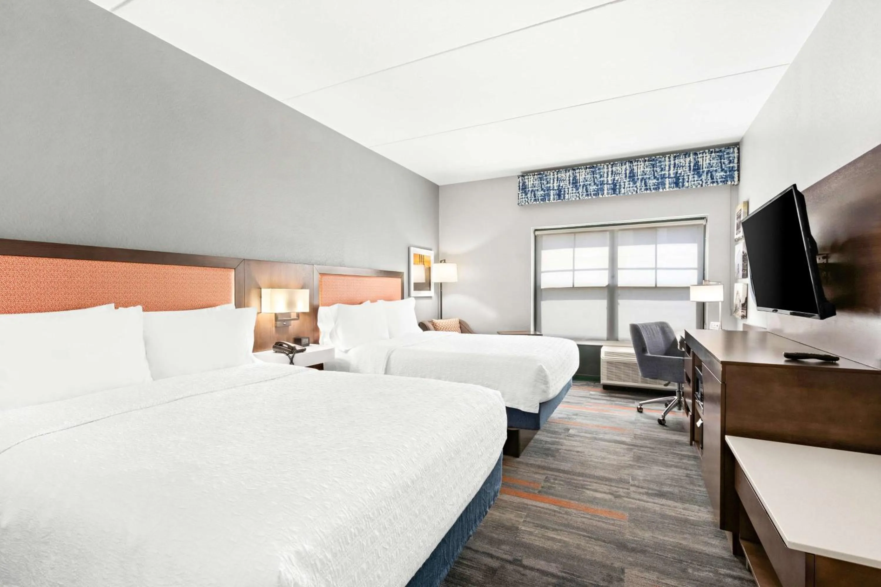 Bed in Hampton Inn & Suites Phoenix-Goodyear