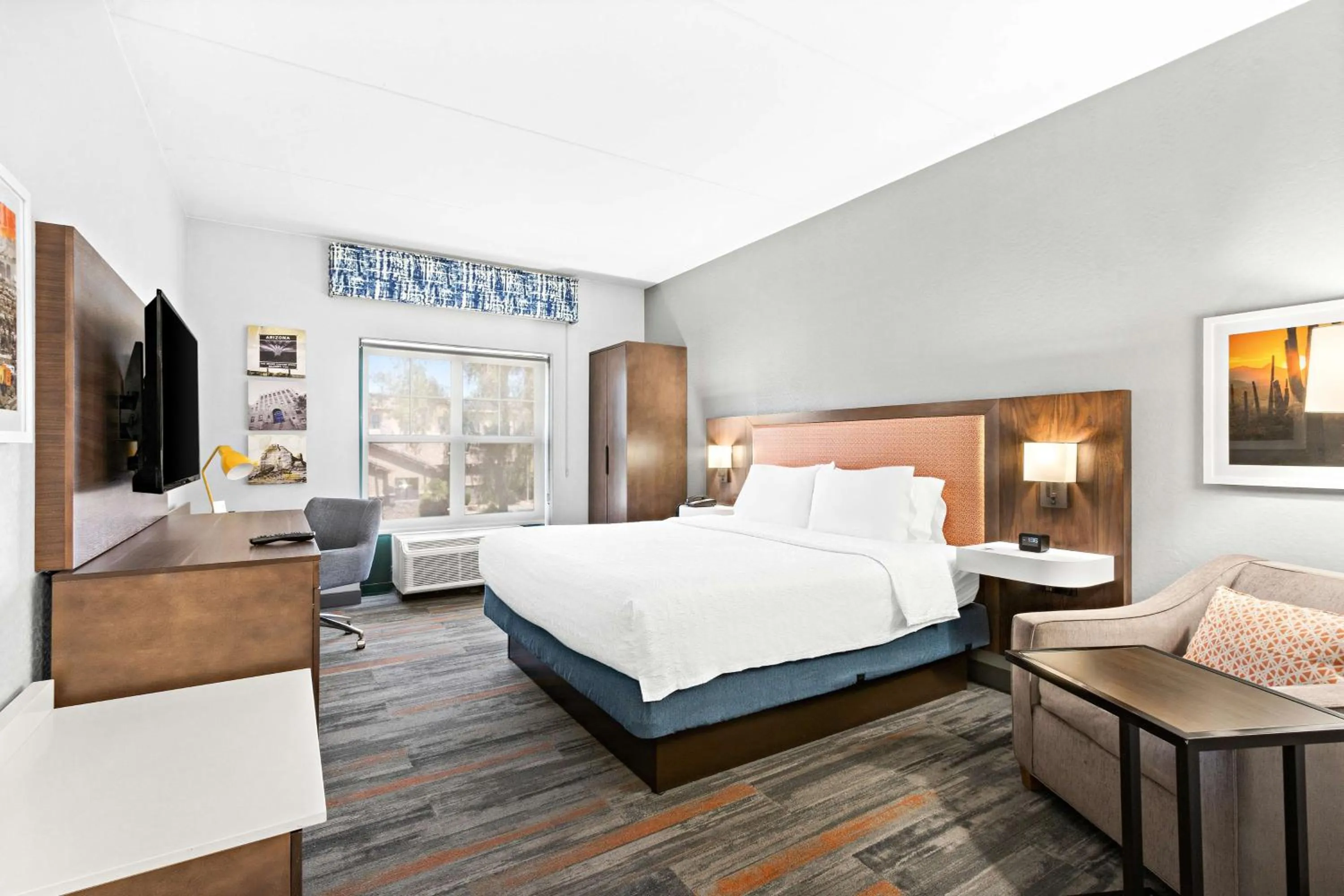 Bed in Hampton Inn & Suites Phoenix-Goodyear