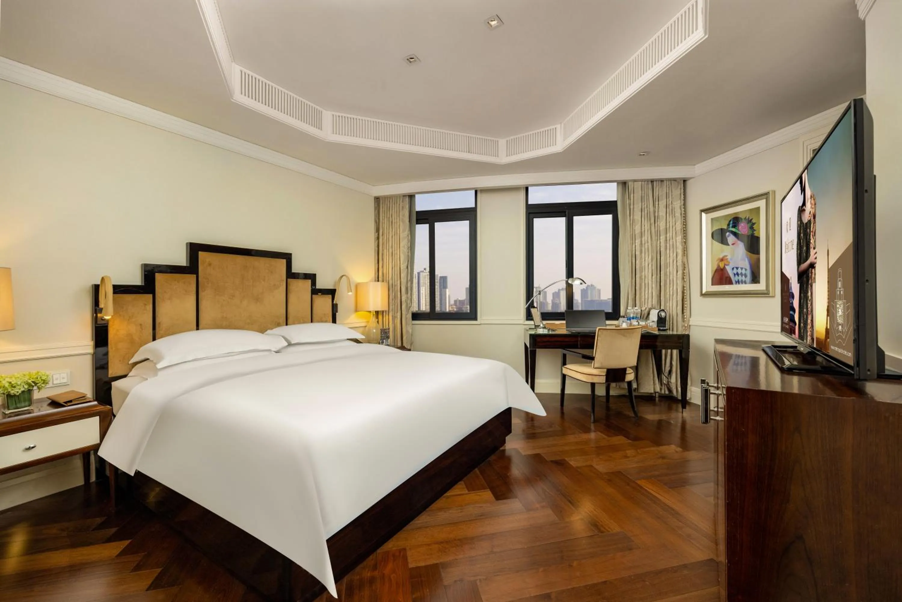 Bed in 上海外滩锦江都城新城饭店 Metropolo Xin Cheng Hotel, The Bund Shanghai