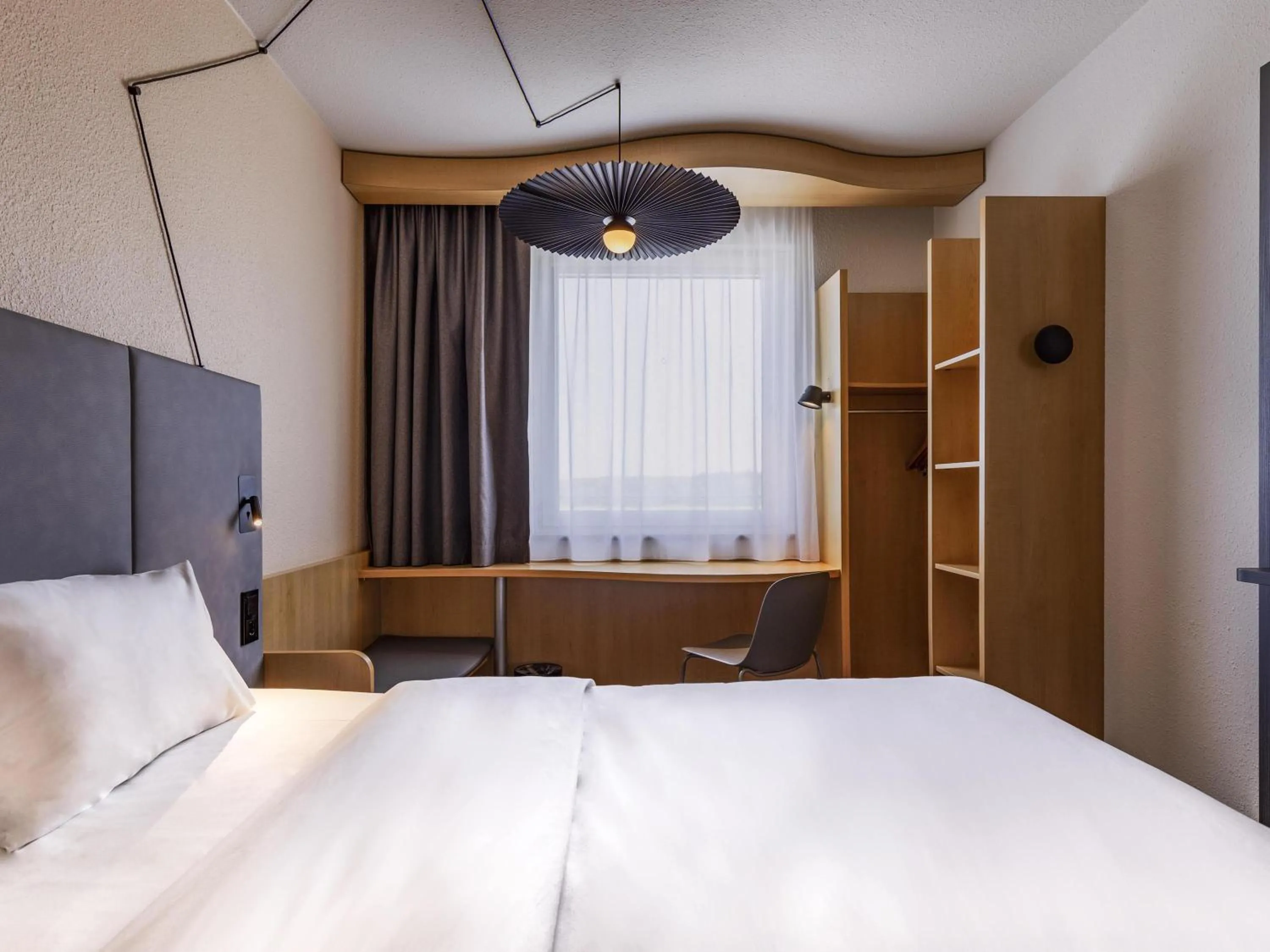 Bedroom, Bed in ibis Hotel Friedrichshafen Airport Messe