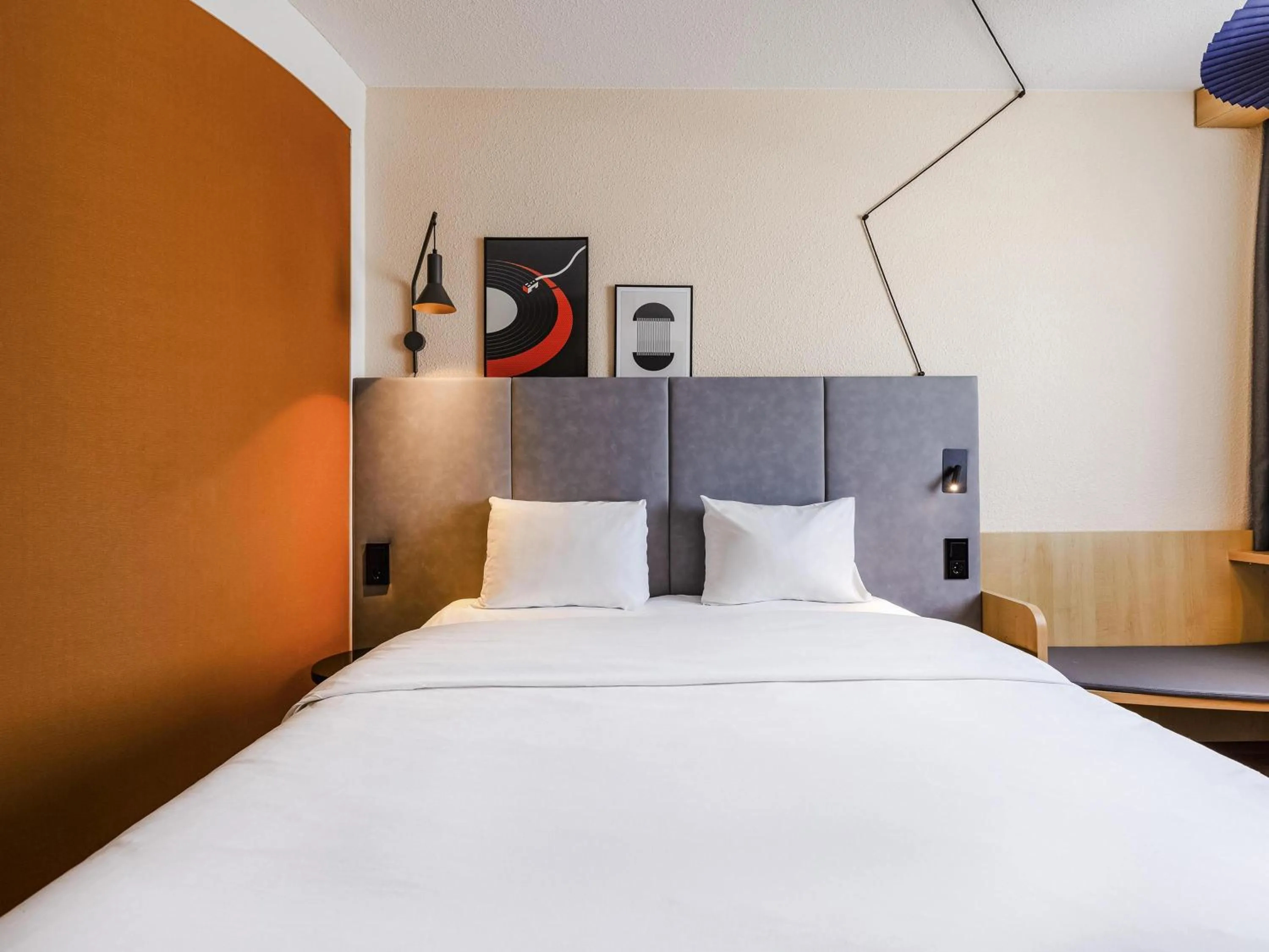 Bedroom, Bed in ibis Hotel Friedrichshafen Airport Messe