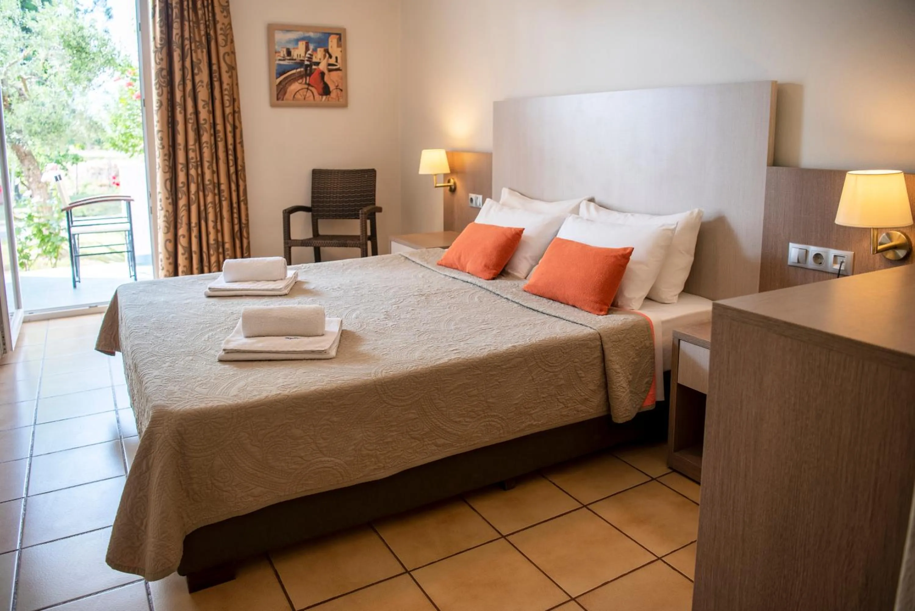 Photo of the whole room, Bed in Kalloni Bay