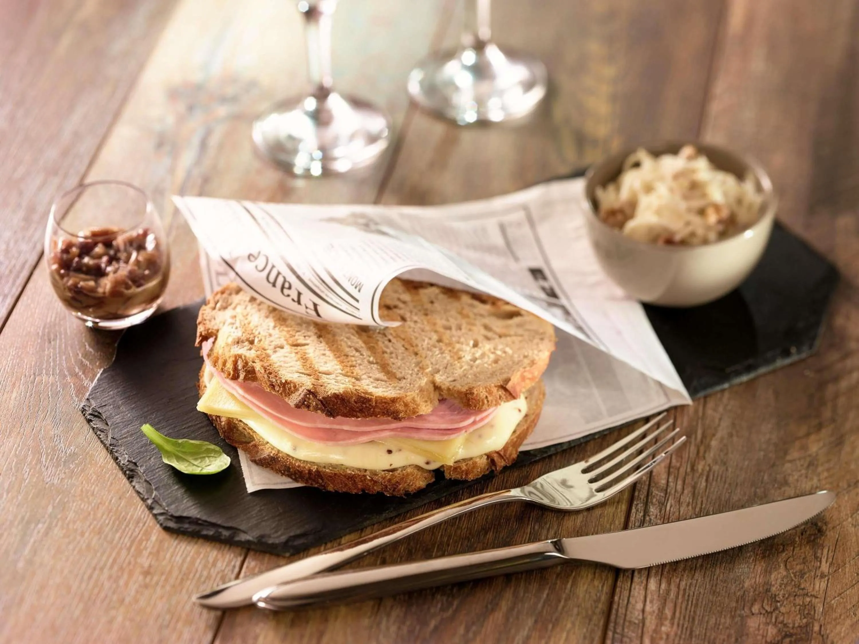 Lounge or bar in ibis Karlsruhe Hauptbahnhof