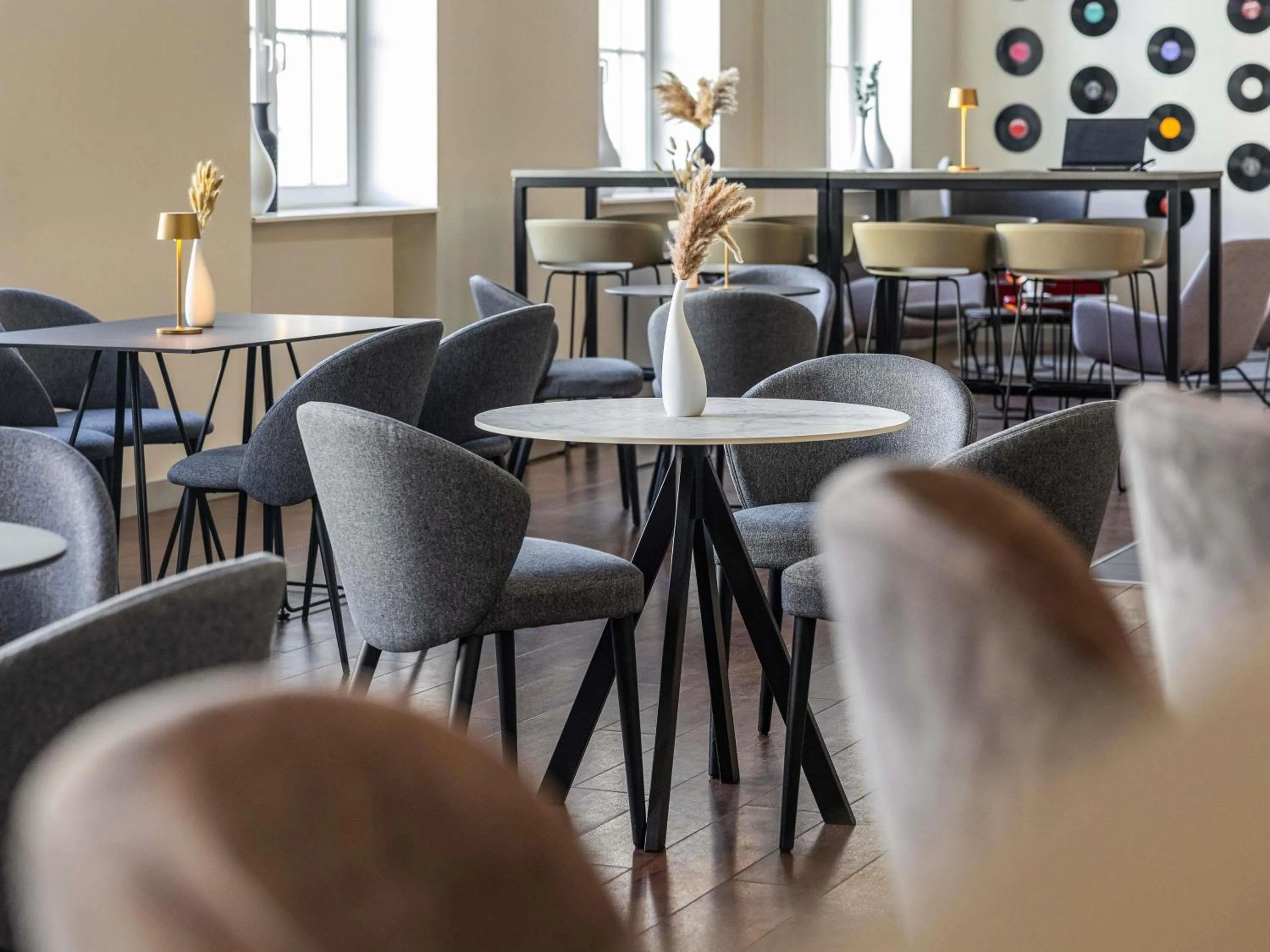 Lounge or bar in ibis Karlsruhe Hauptbahnhof