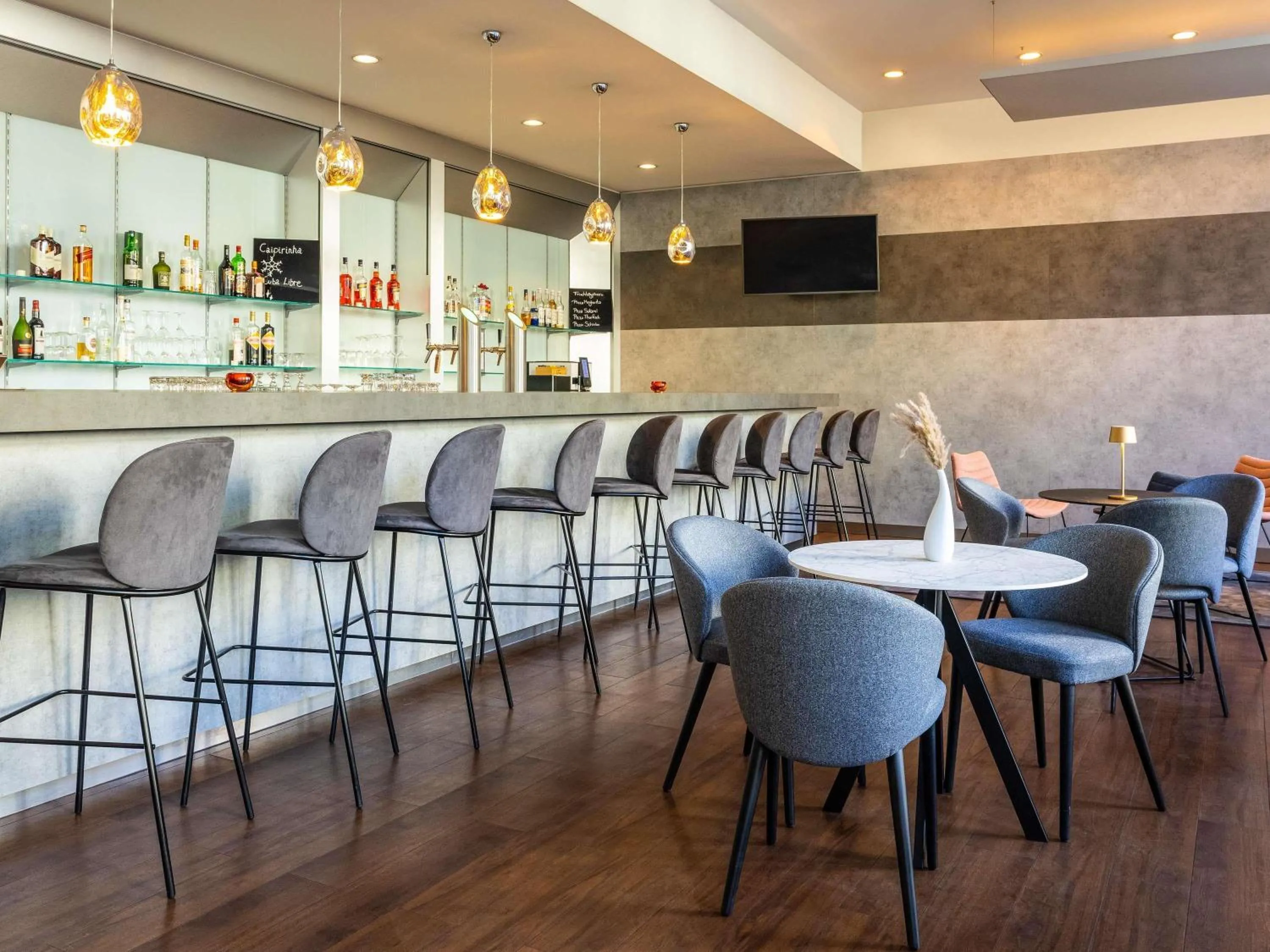 Lounge or bar in ibis Karlsruhe Hauptbahnhof