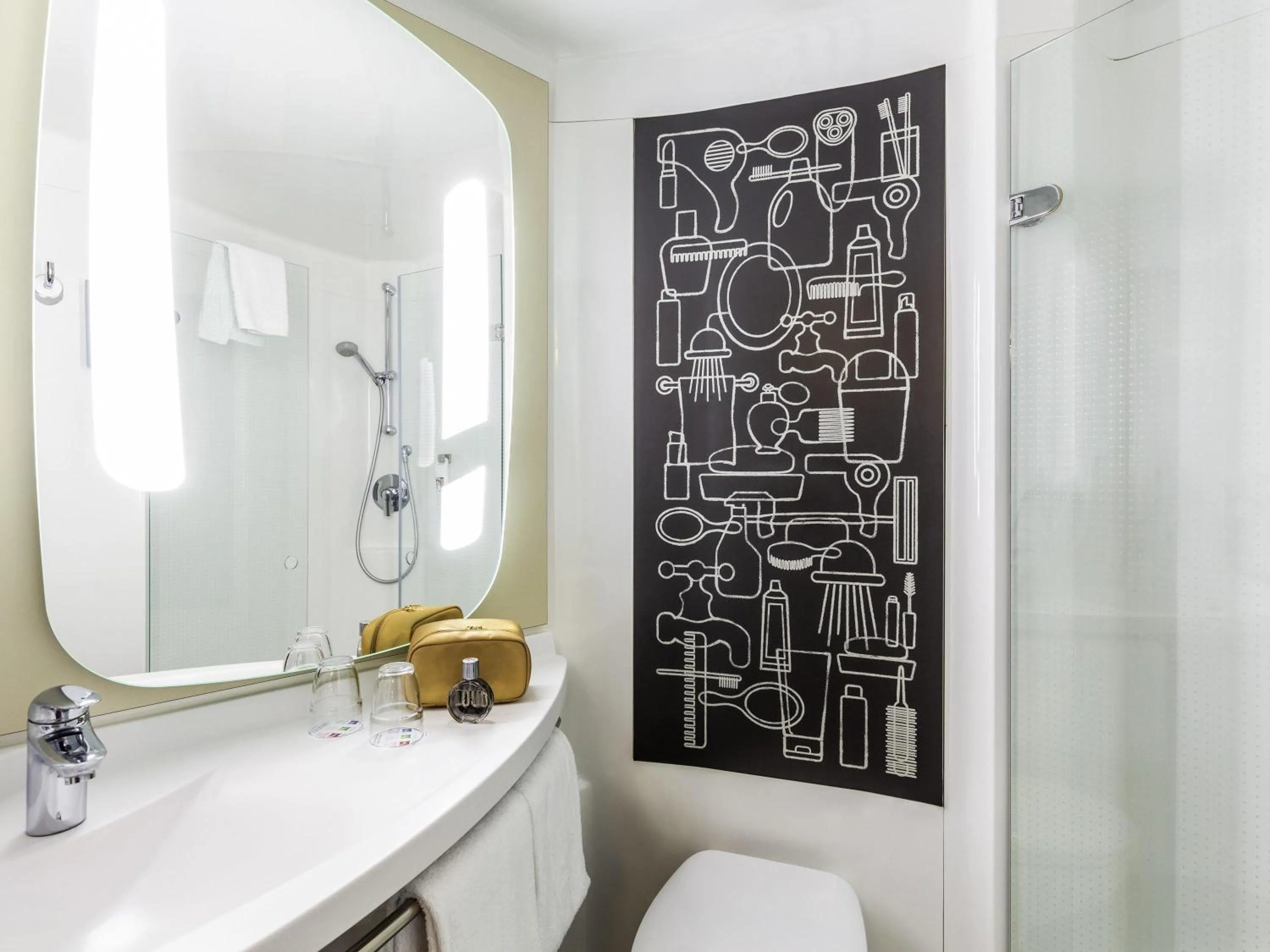 Bedroom in ibis Hotel Muenchen City West