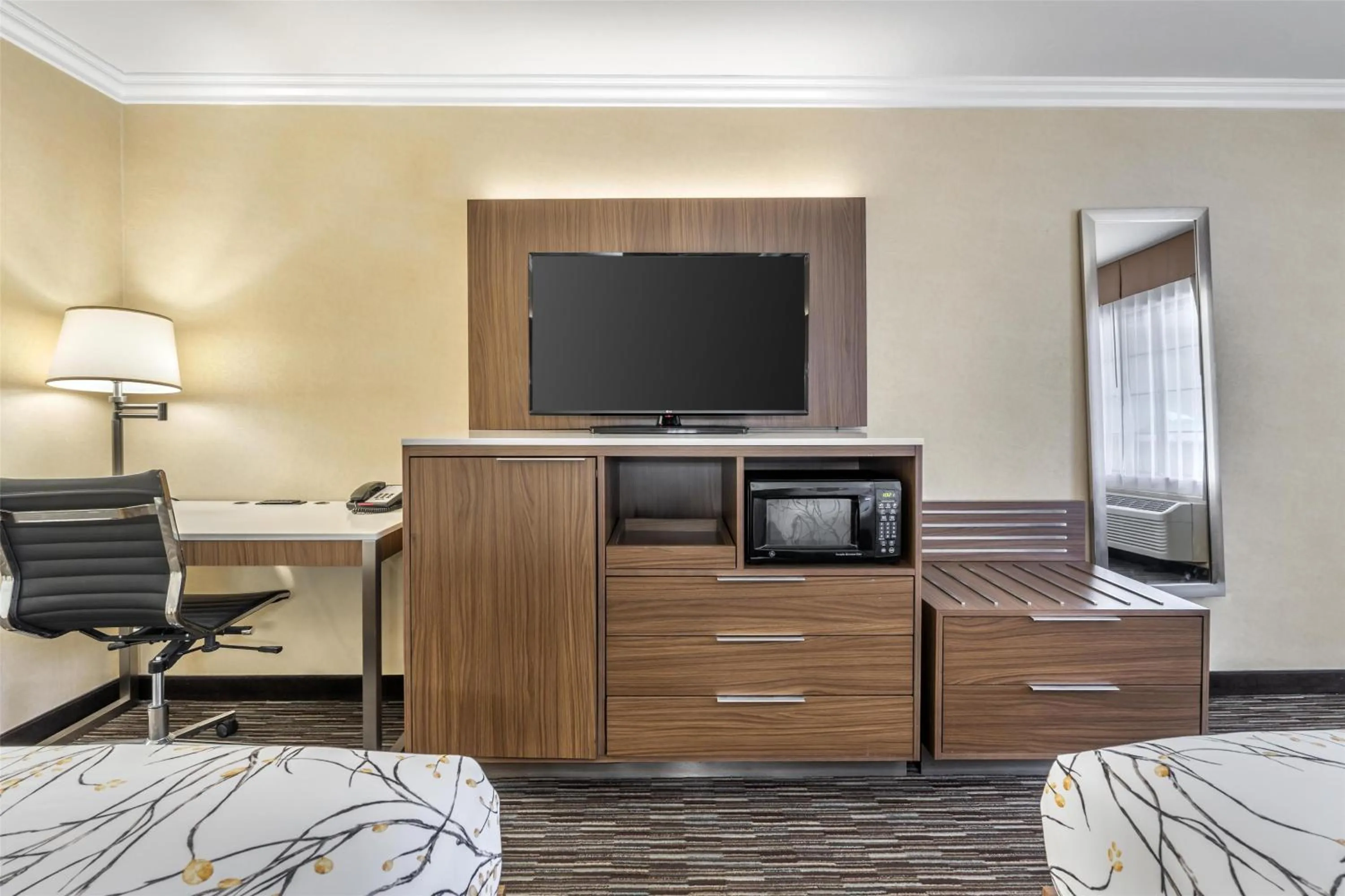 Bedroom, Bed in Best Western Airpark Hotel - LAX Airport LA Stadium