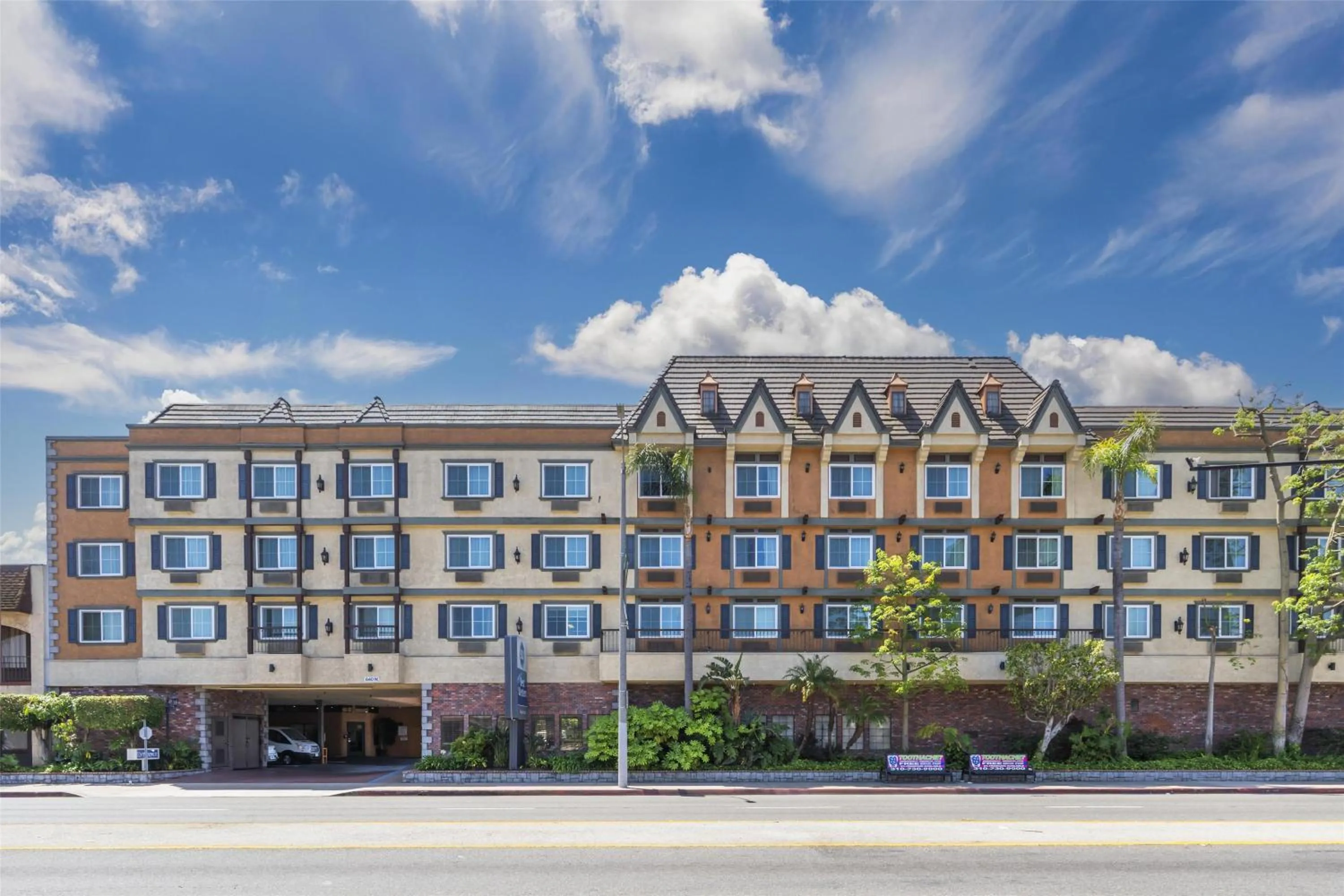 Property building in Best Western Airpark Hotel - LAX Airport LA Stadium