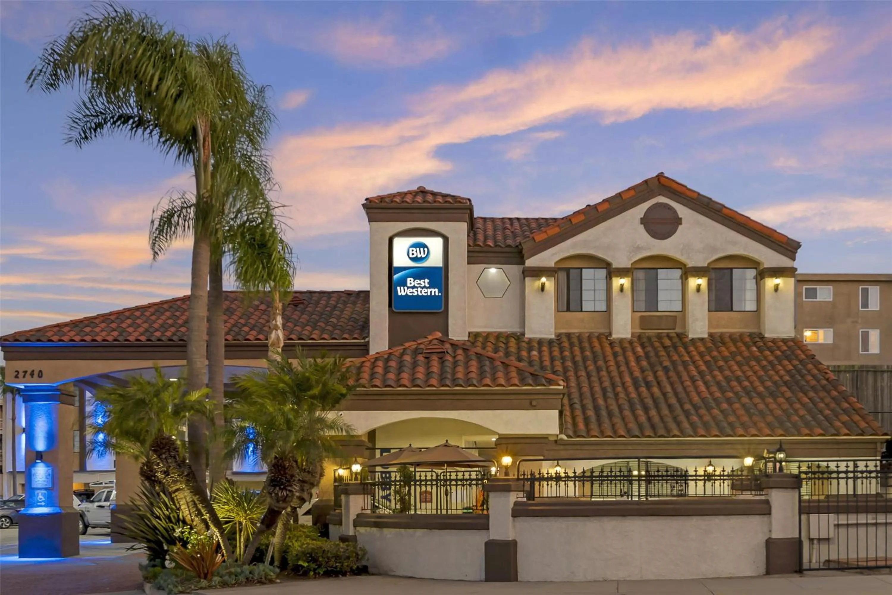 Property building in Best Western Redondo Beach Galleria Inn Hotel - Beach City LA