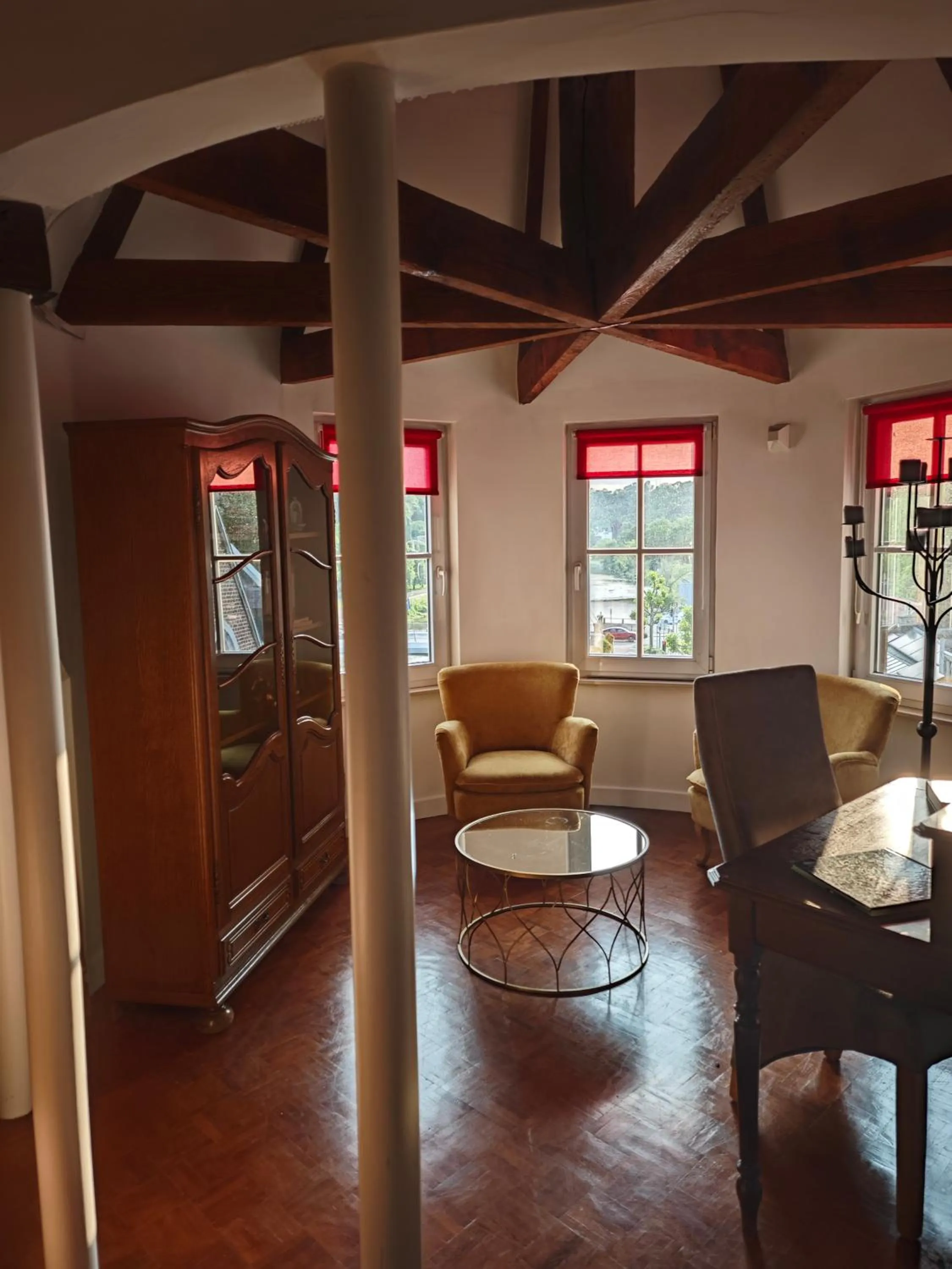 Living room in Stone Station