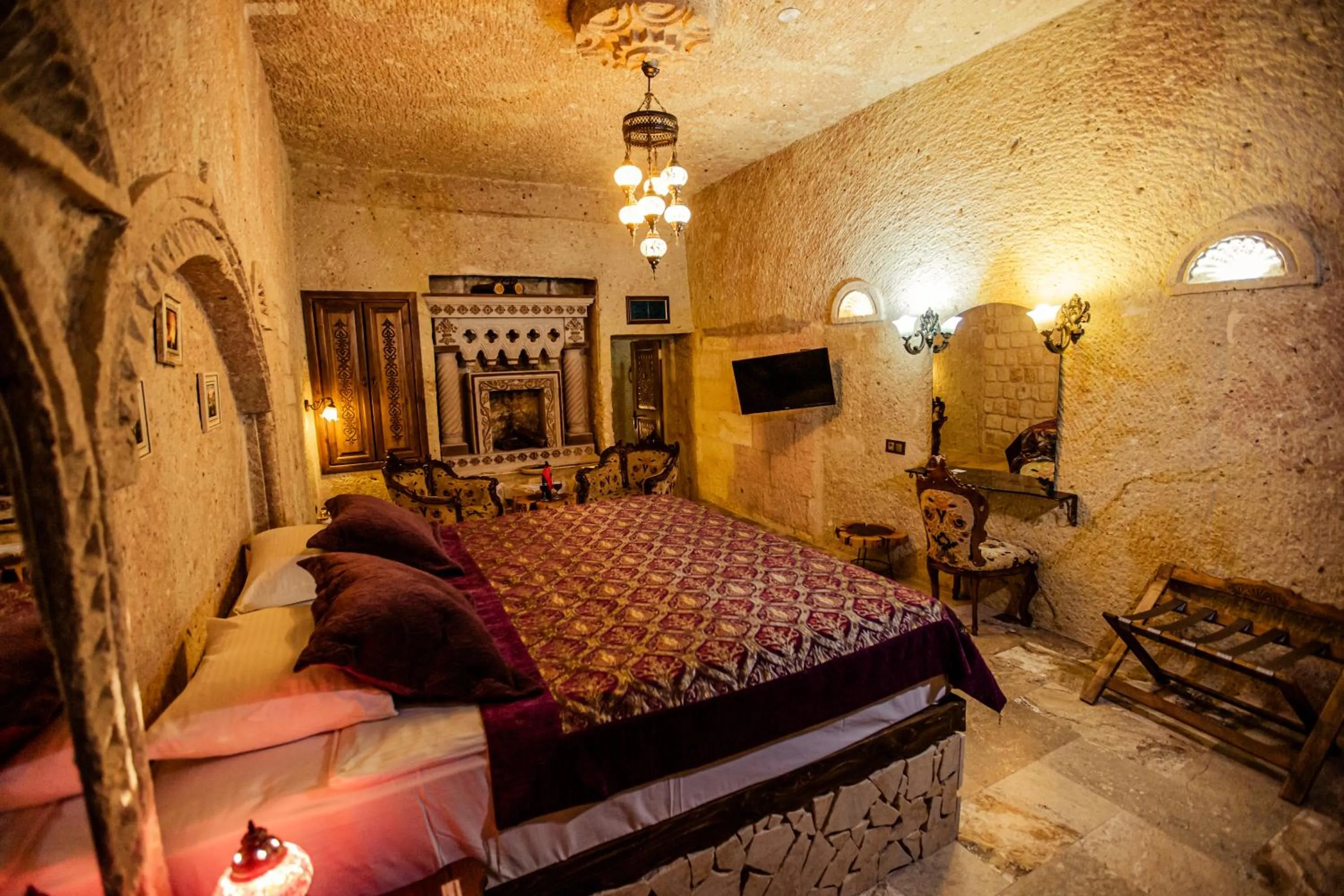 Photo of the whole room in Oread Cave Suites