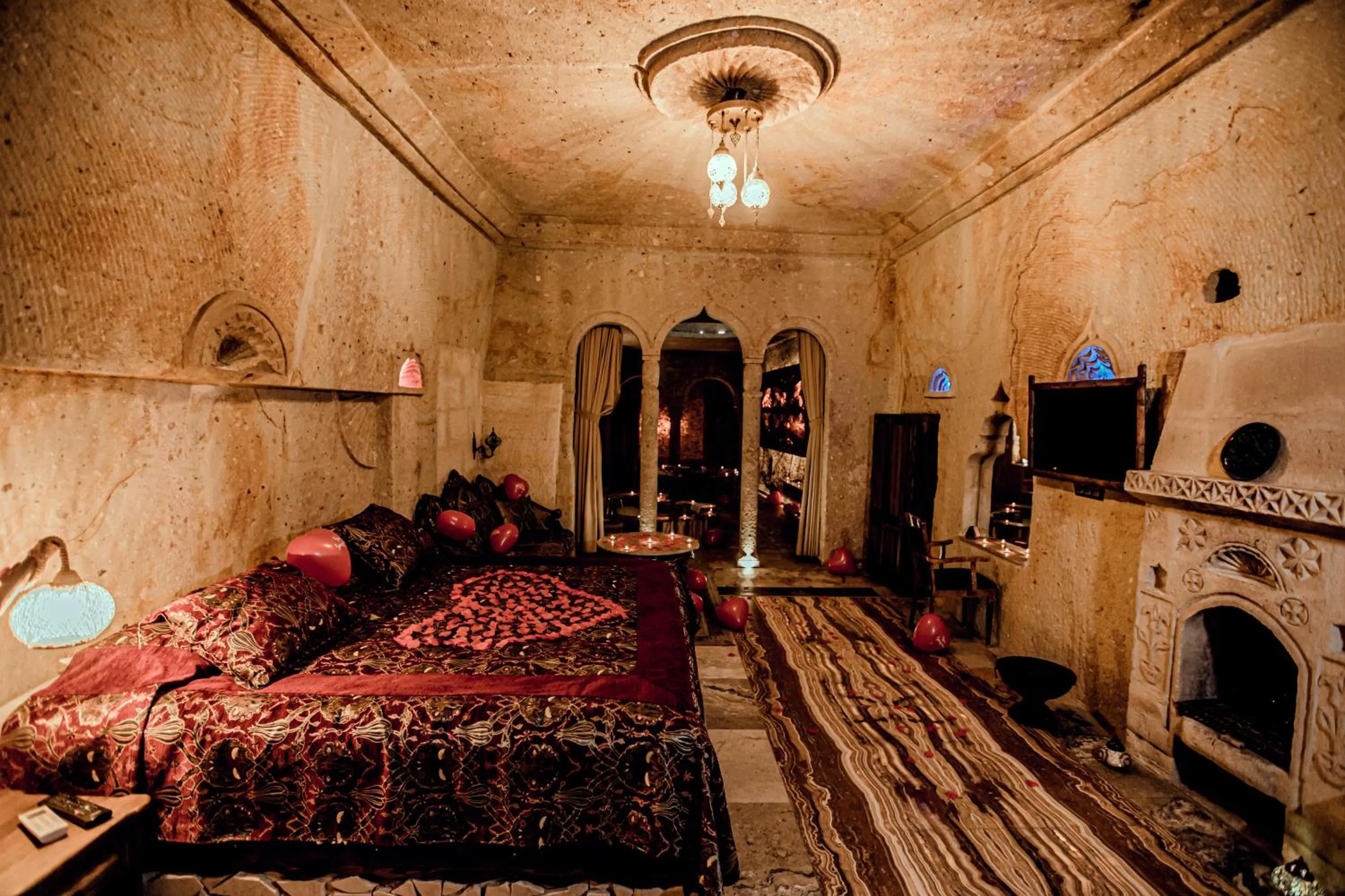 Photo of the whole room in Oread Cave Suites