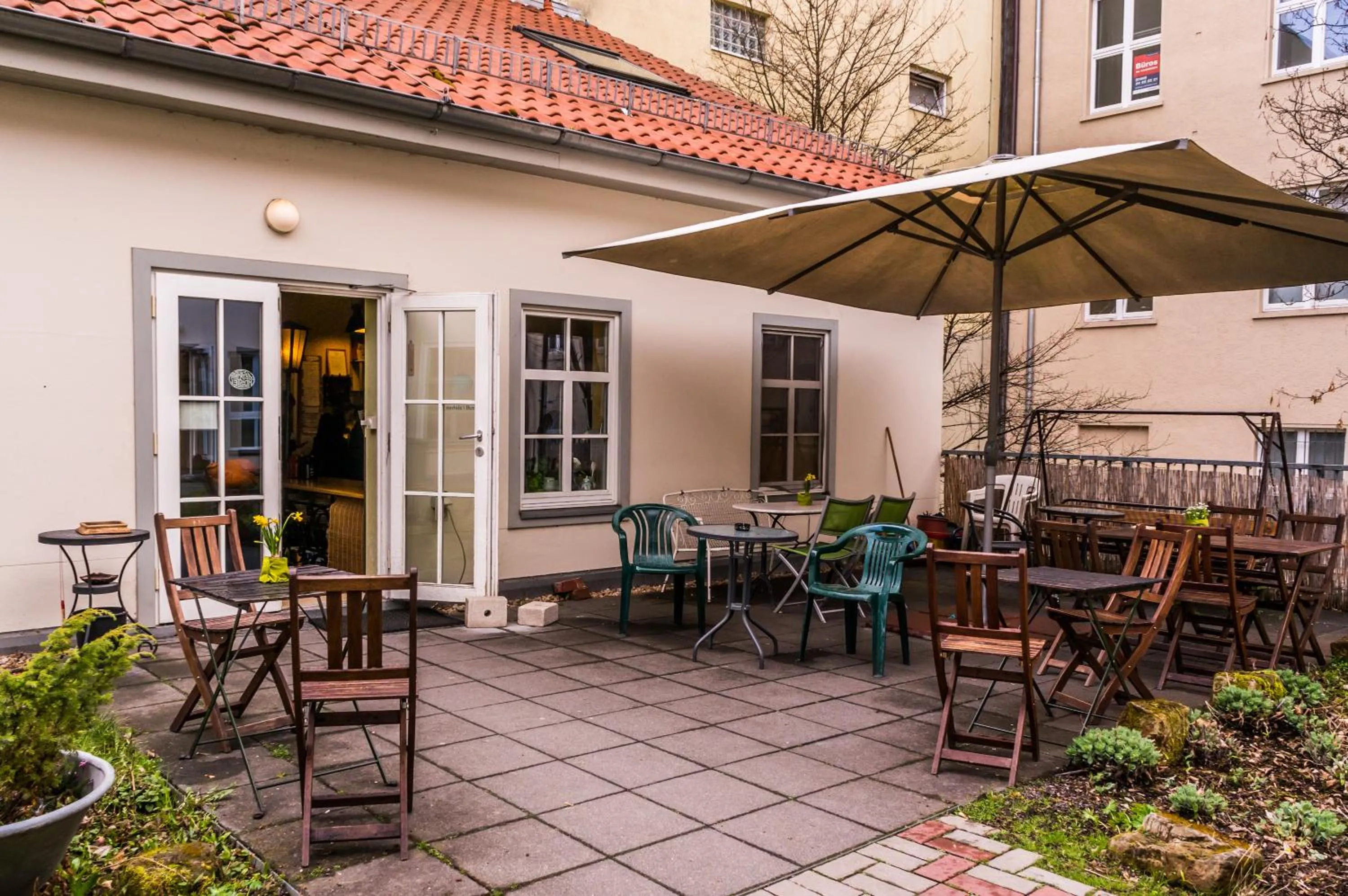 Patio in Labyrinth Hostel Weimar