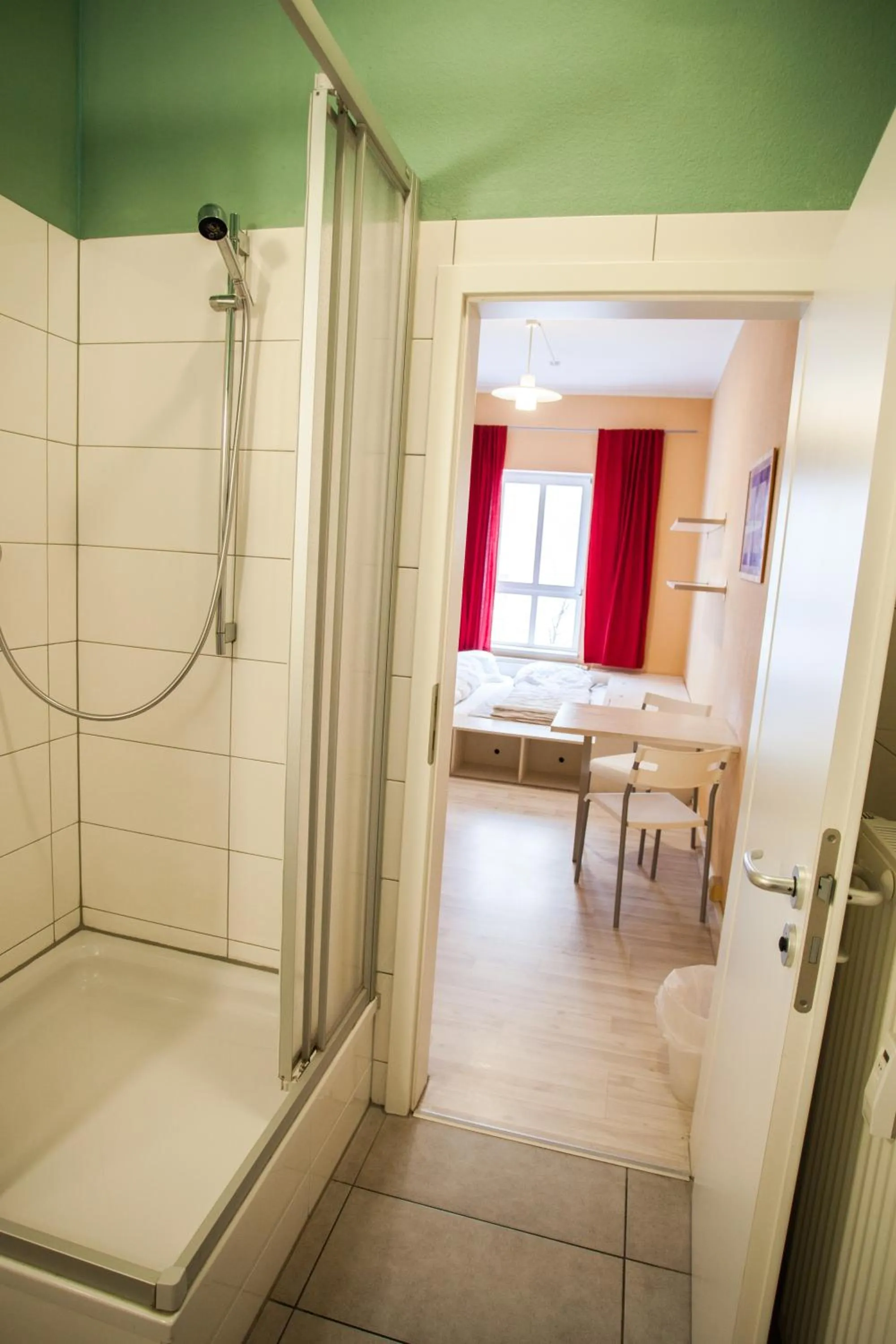 Shower in Labyrinth Hostel Weimar