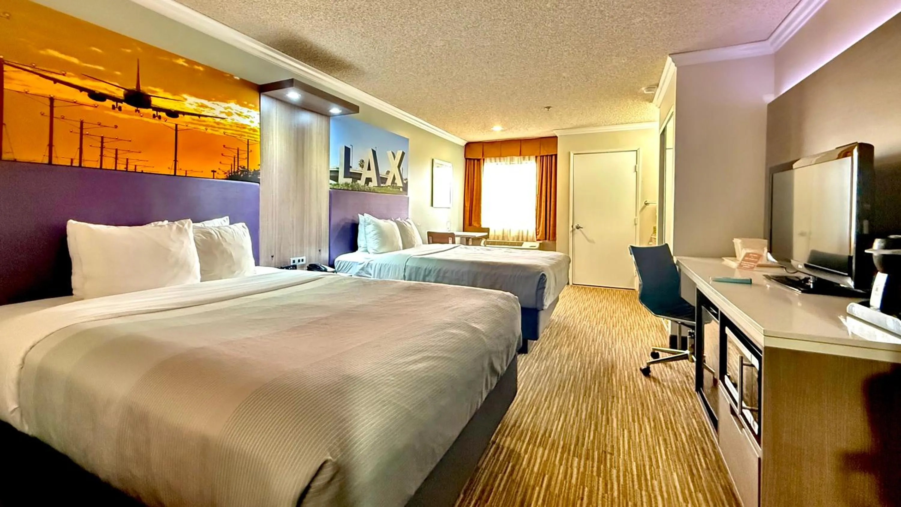 Bed in Quality Inn & Suites Los Angeles Airport - LAX