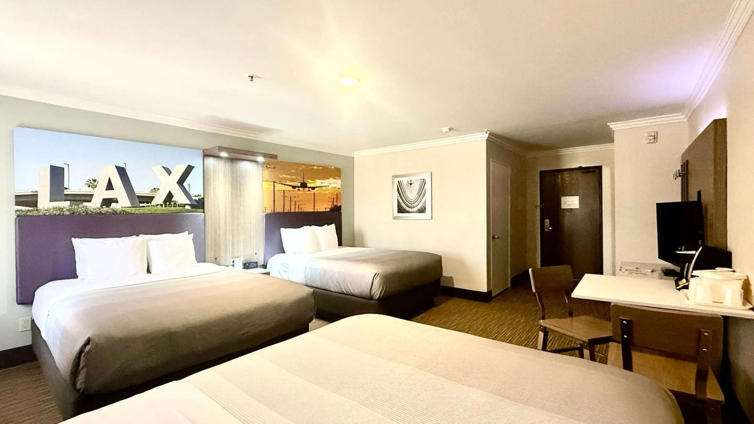 Bedroom, Bed in Quality Inn & Suites Los Angeles Airport - LAX