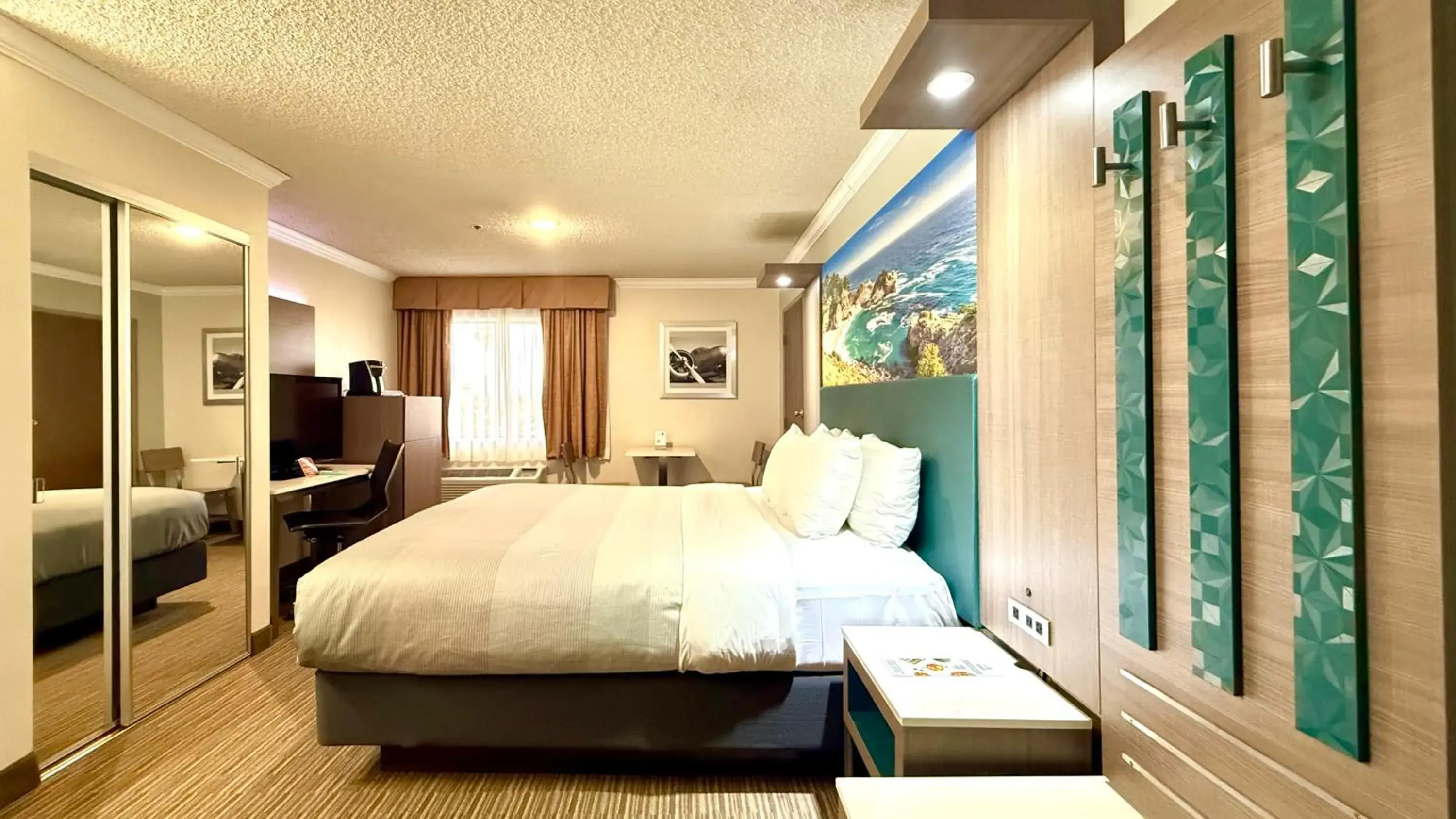 Standard Room, 1 King Bed, Accessible Tub, Non Smoking in Quality Inn & Suites Los Angeles Airport - LAX Standard Room, 1 King Bed, Accessible Tub, Non Smoking in Quality Inn & Suites Los Angeles Airport - LAX