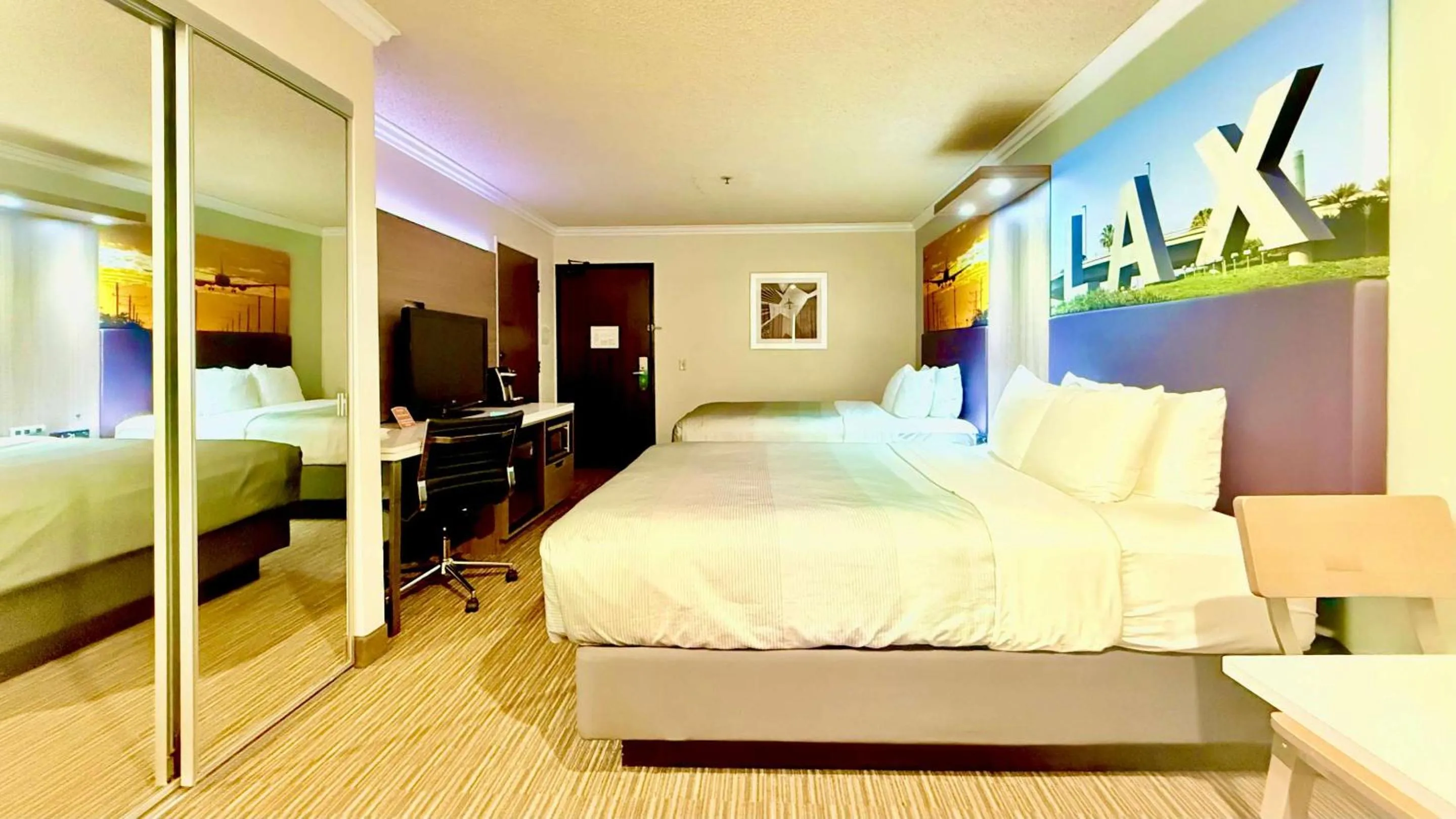 Bedroom, Bed in Quality Inn & Suites Los Angeles Airport - LAX