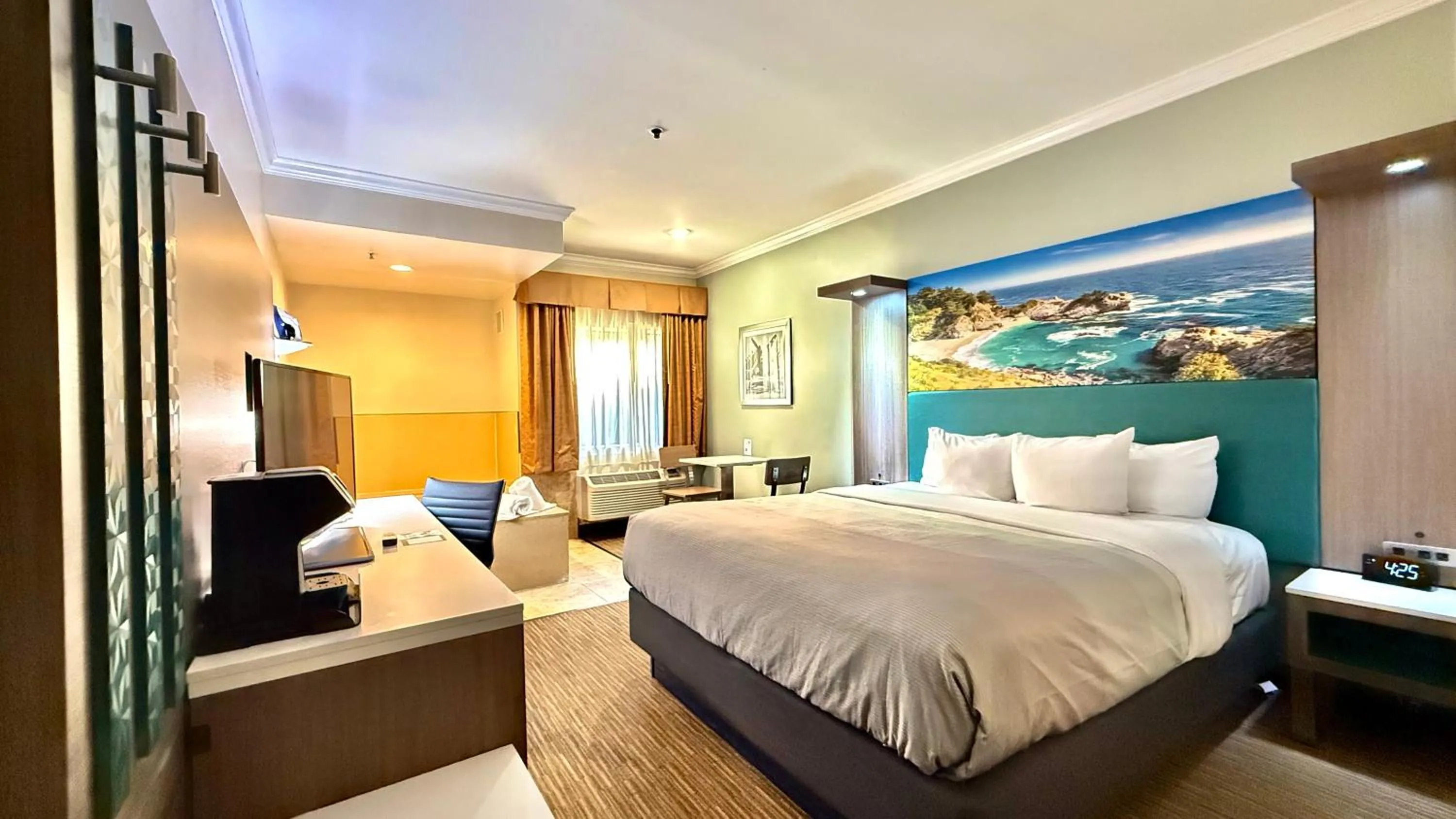 Bed in Quality Inn & Suites Los Angeles Airport - LAX