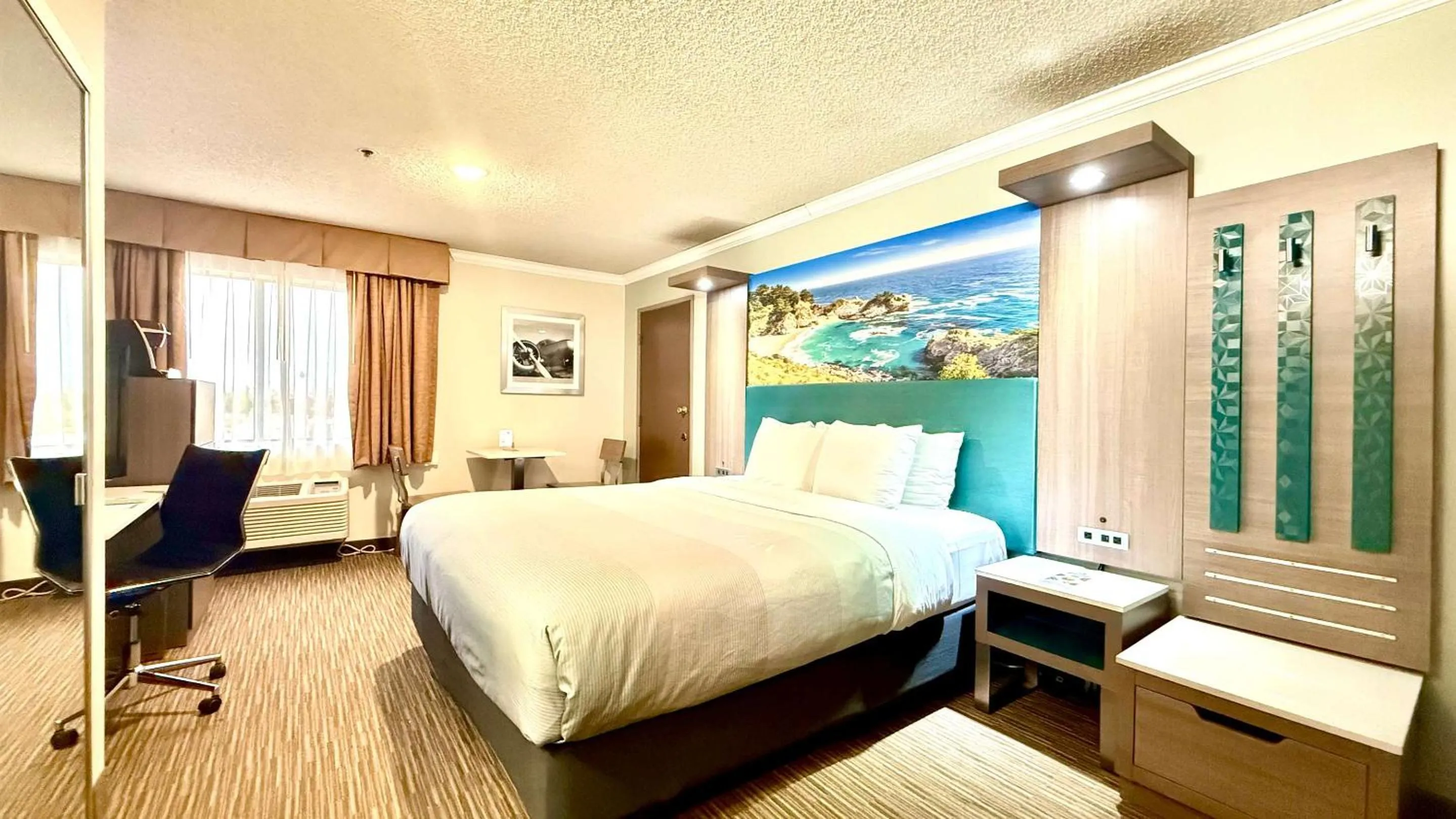 Bedroom, Bed in Quality Inn & Suites Los Angeles Airport - LAX