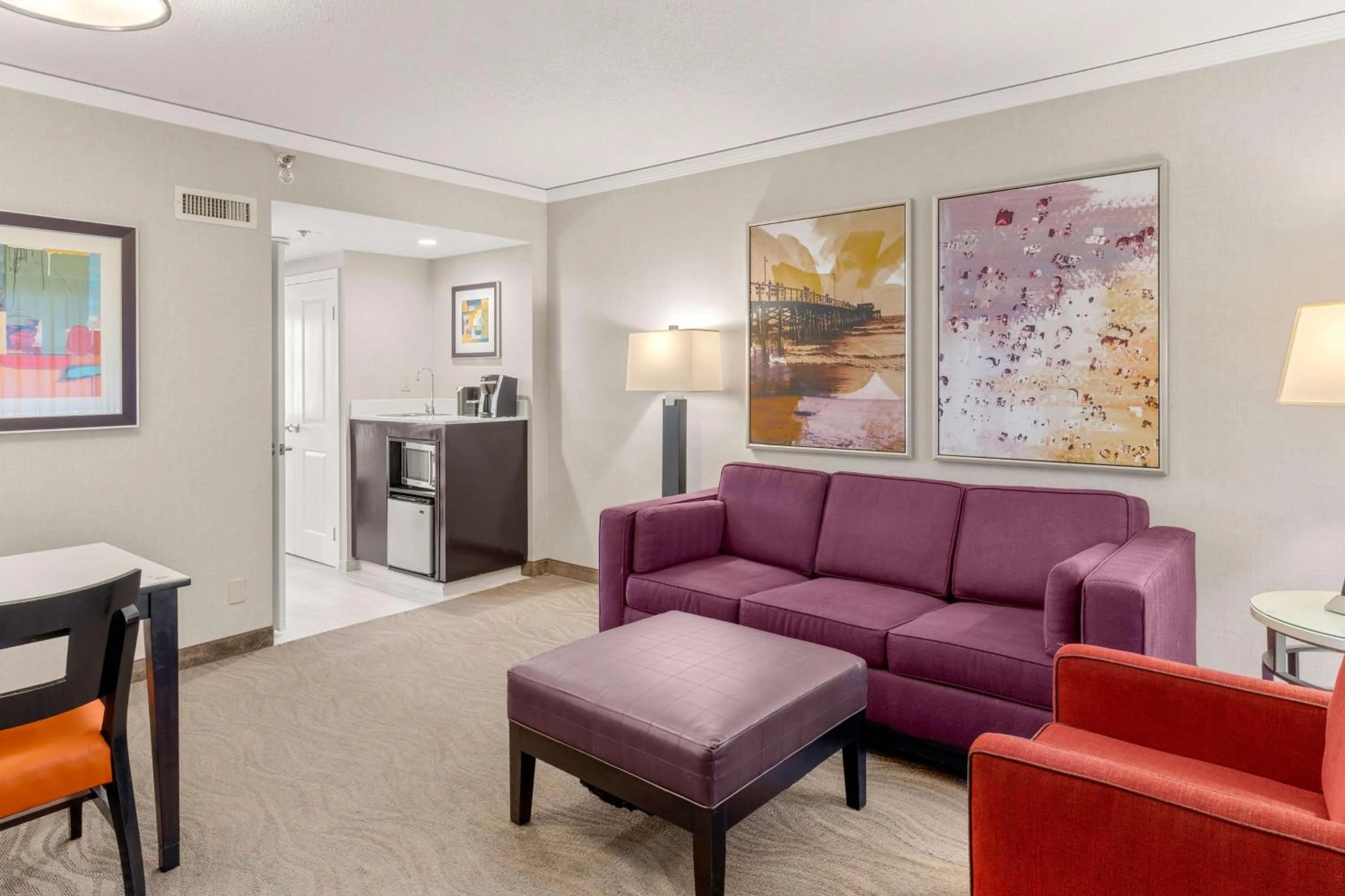 Living room in Embassy Suites by Hilton Irvine Orange County Airport