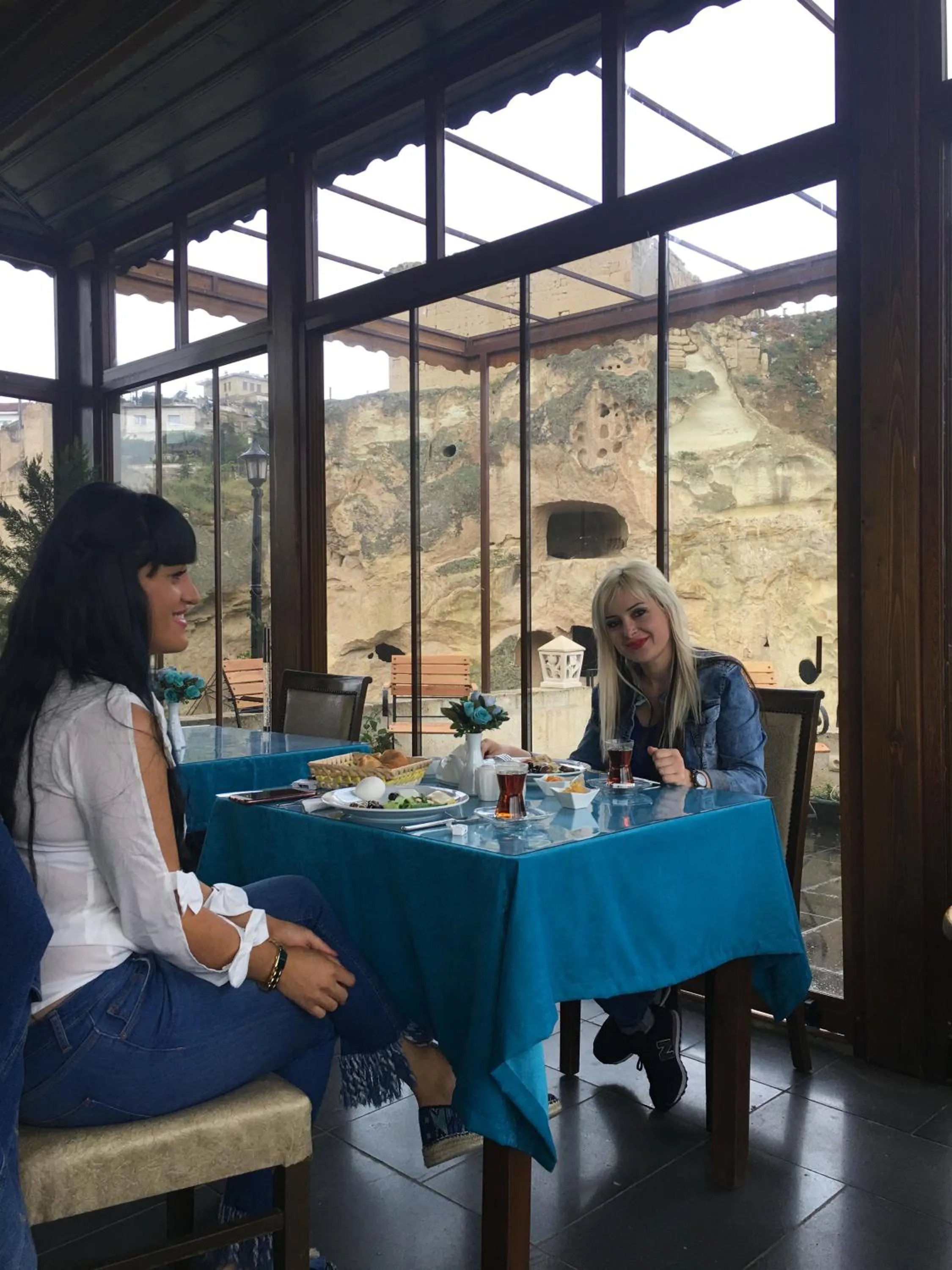 Restaurant/places to eat in Demisos Caves Hotel