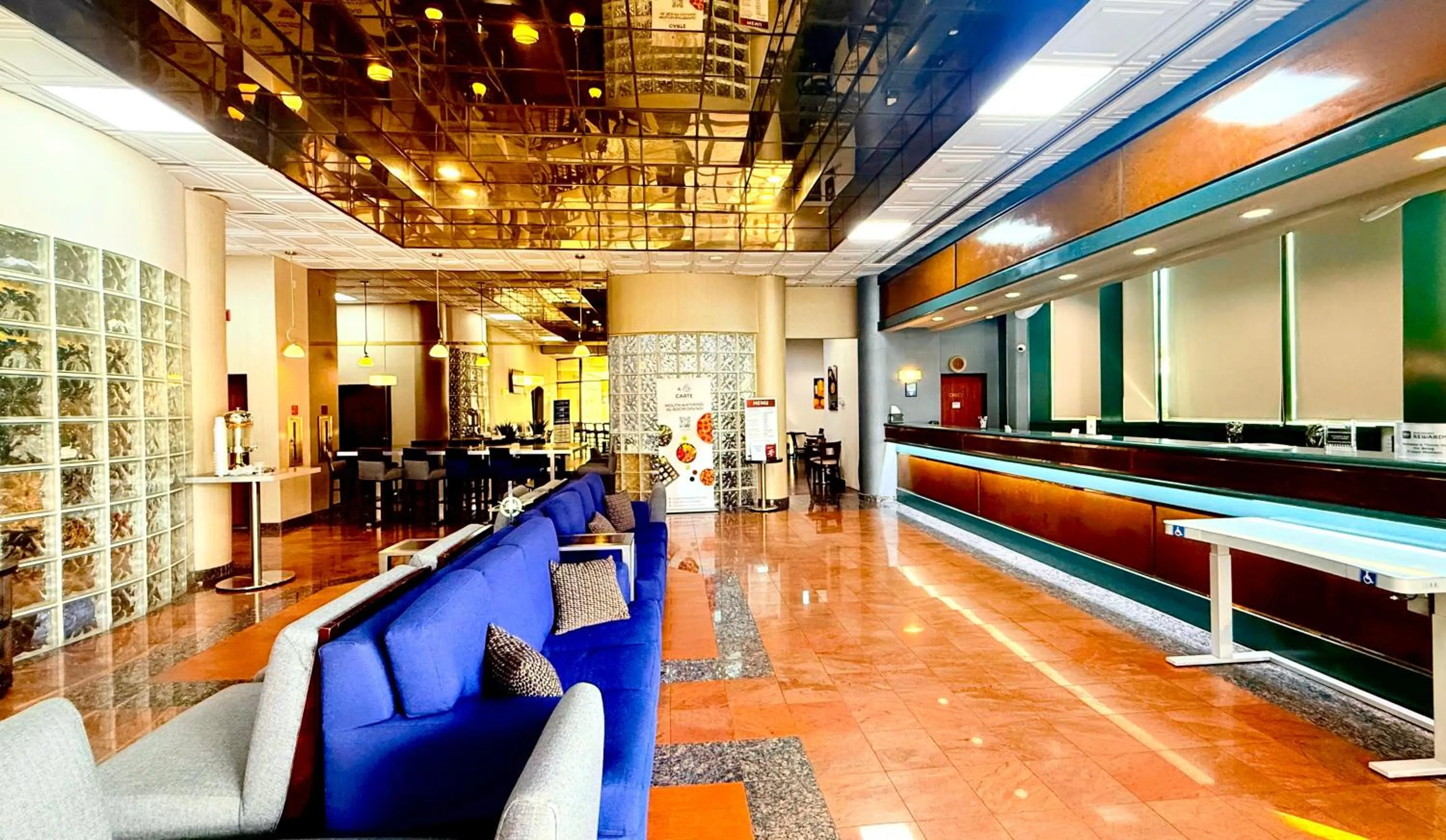 Lobby or reception in Best Western Plus Suites Hotel - Los Angeles LAX Airport