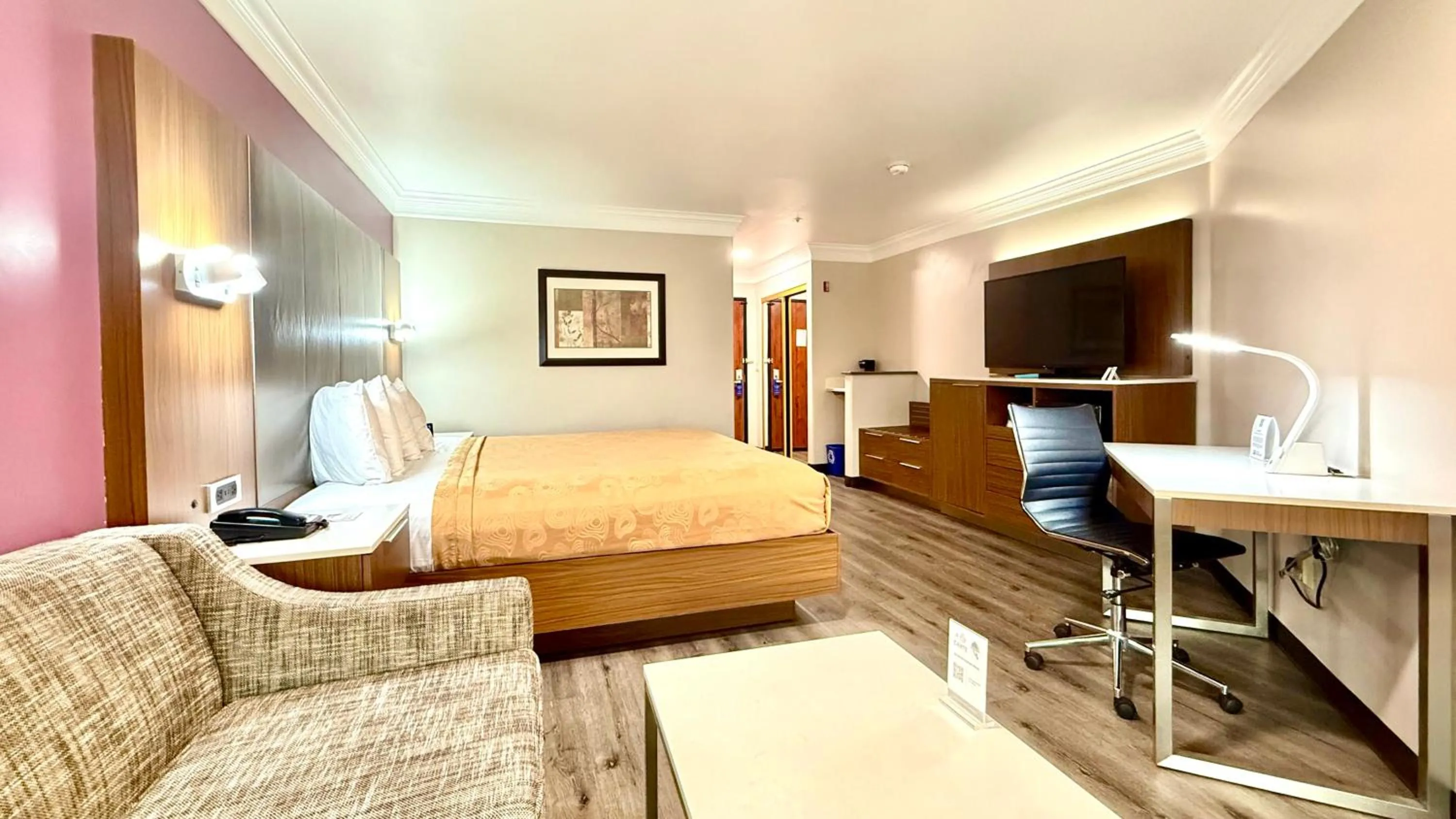 Bed in Best Western Plus Suites Hotel - Los Angeles LAX Airport