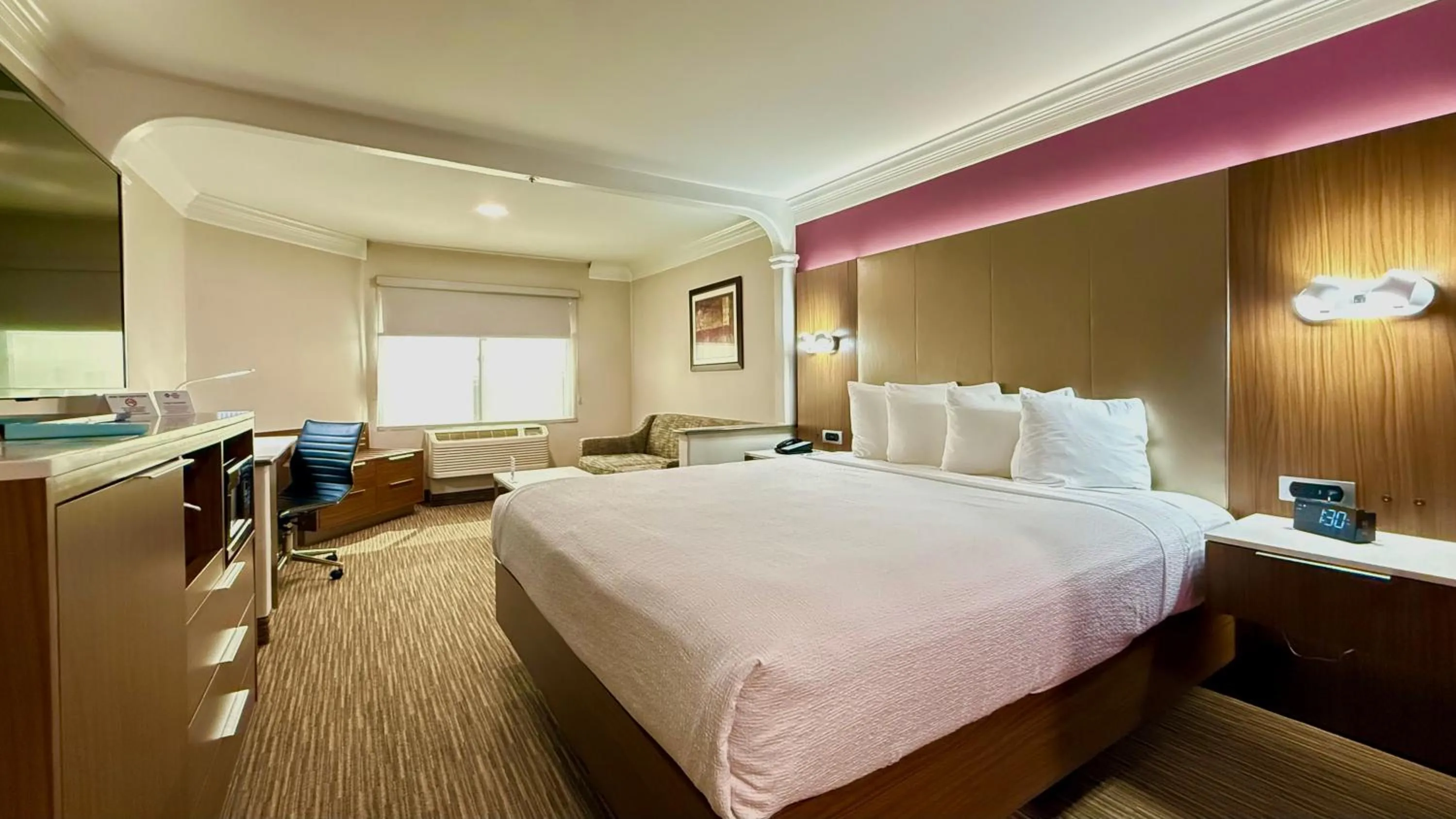 Bed in Best Western Plus Suites Hotel - Los Angeles LAX Airport