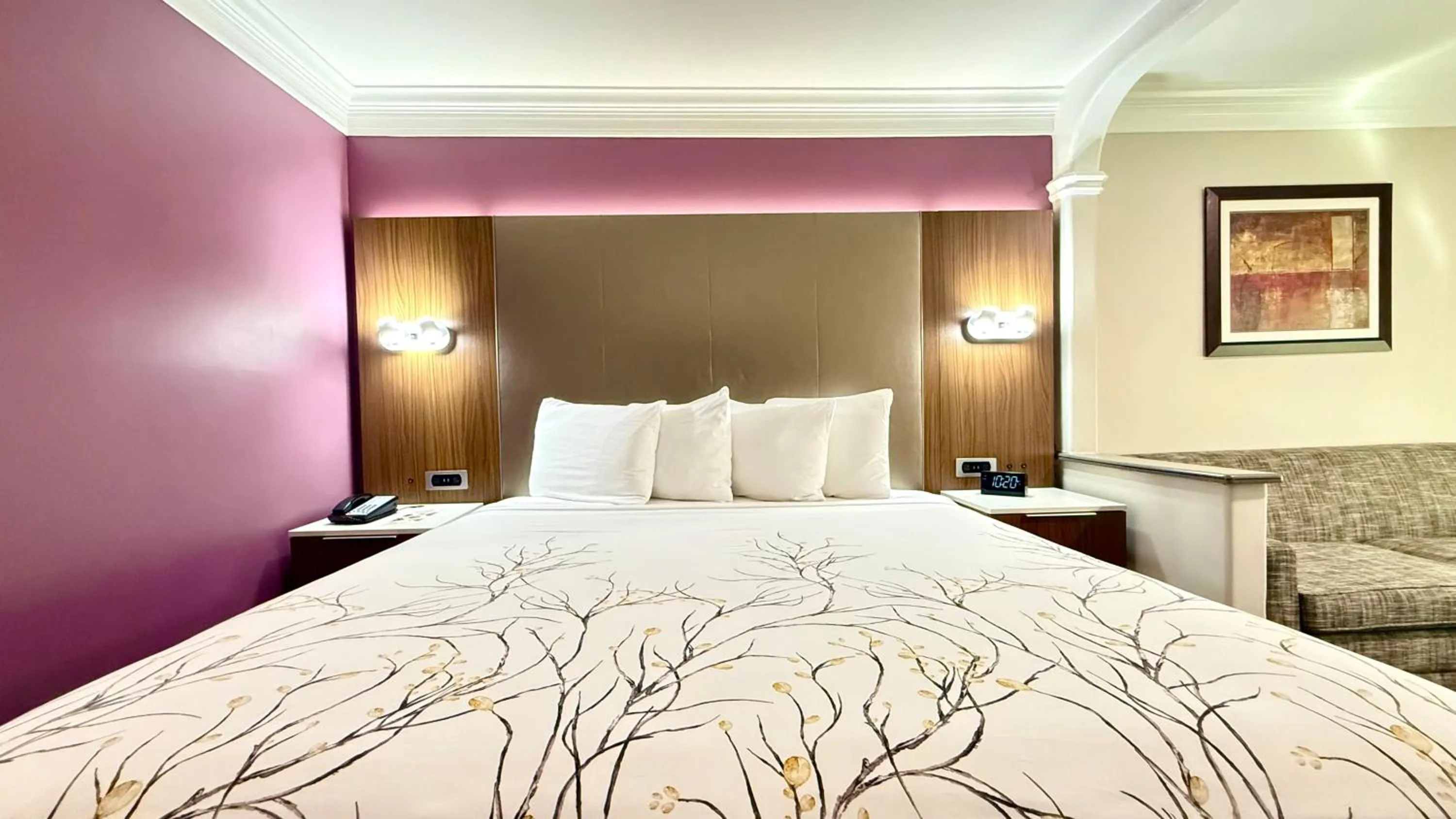 Bed in Best Western Plus Suites Hotel - Los Angeles LAX Airport