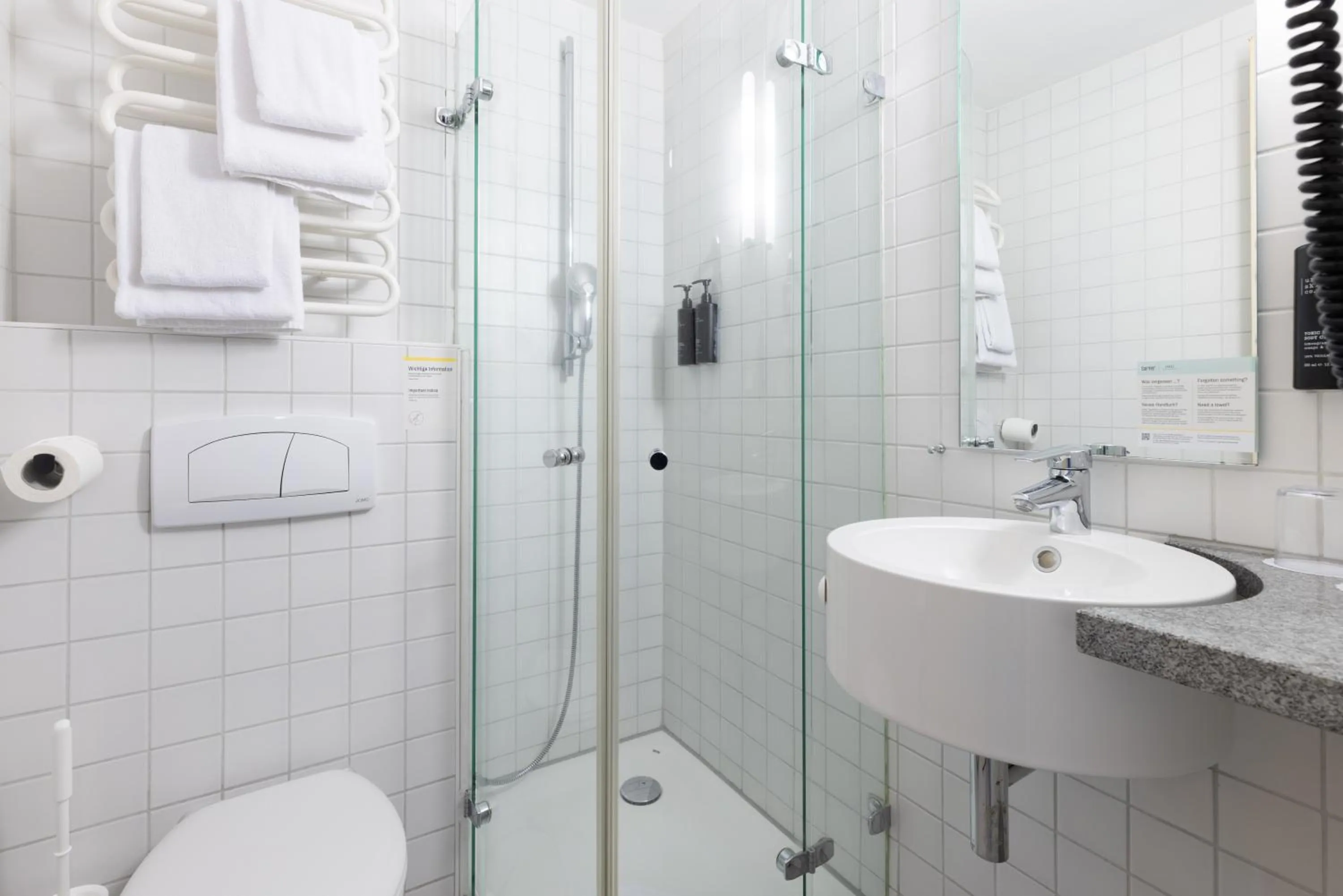 Shower in Garner Hotel Kiel - Akademie