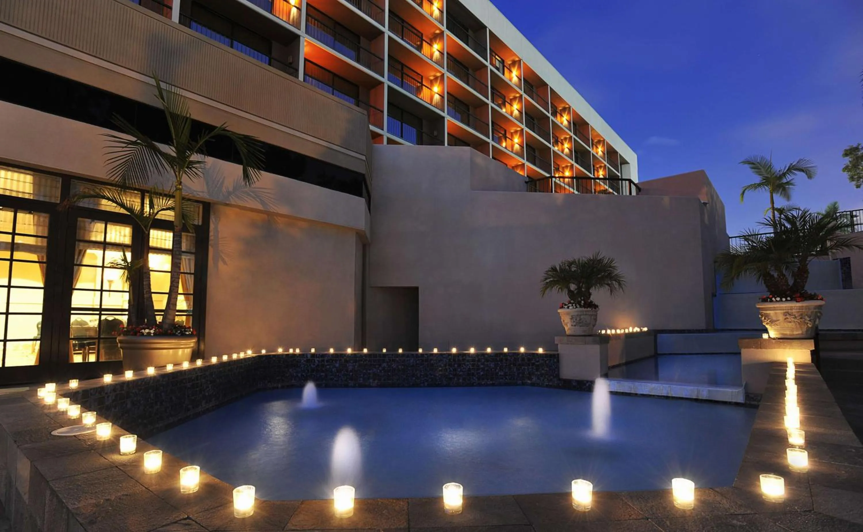 Property building in Hilton Orange County/Costa Mesa