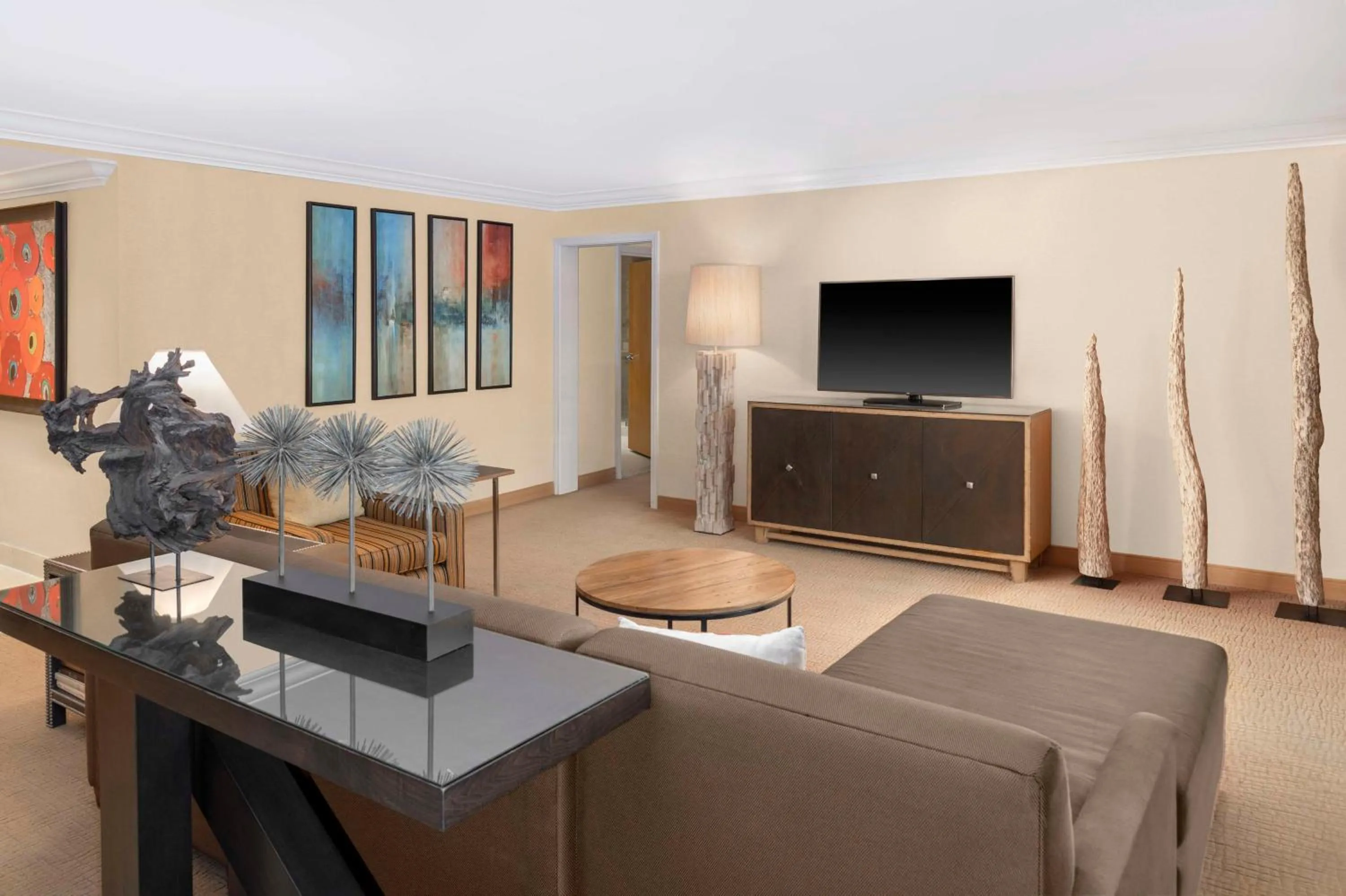 Living room in Hilton Orange County/Costa Mesa