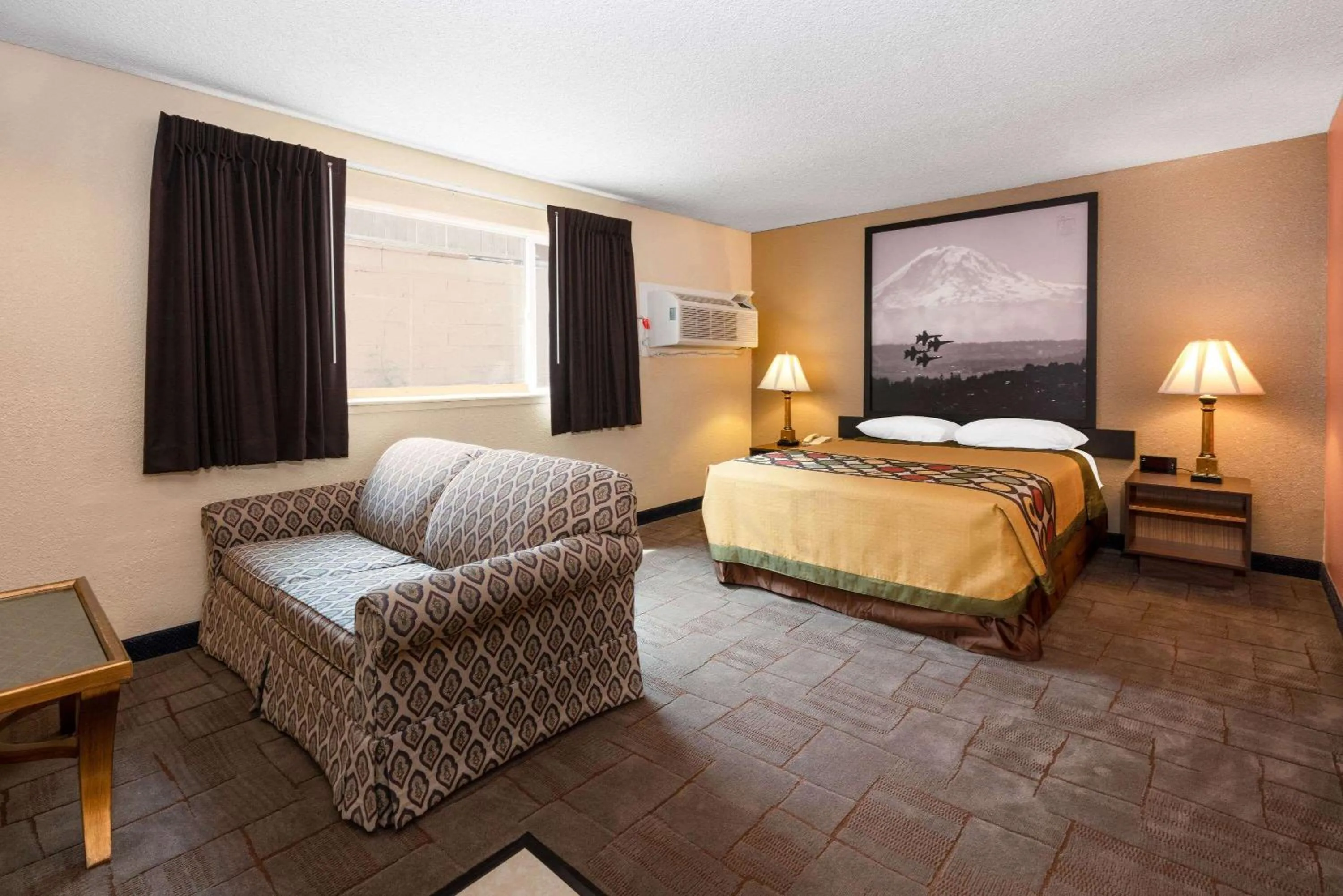 Photo of the whole room, Bed in Sutton Suites Hotel