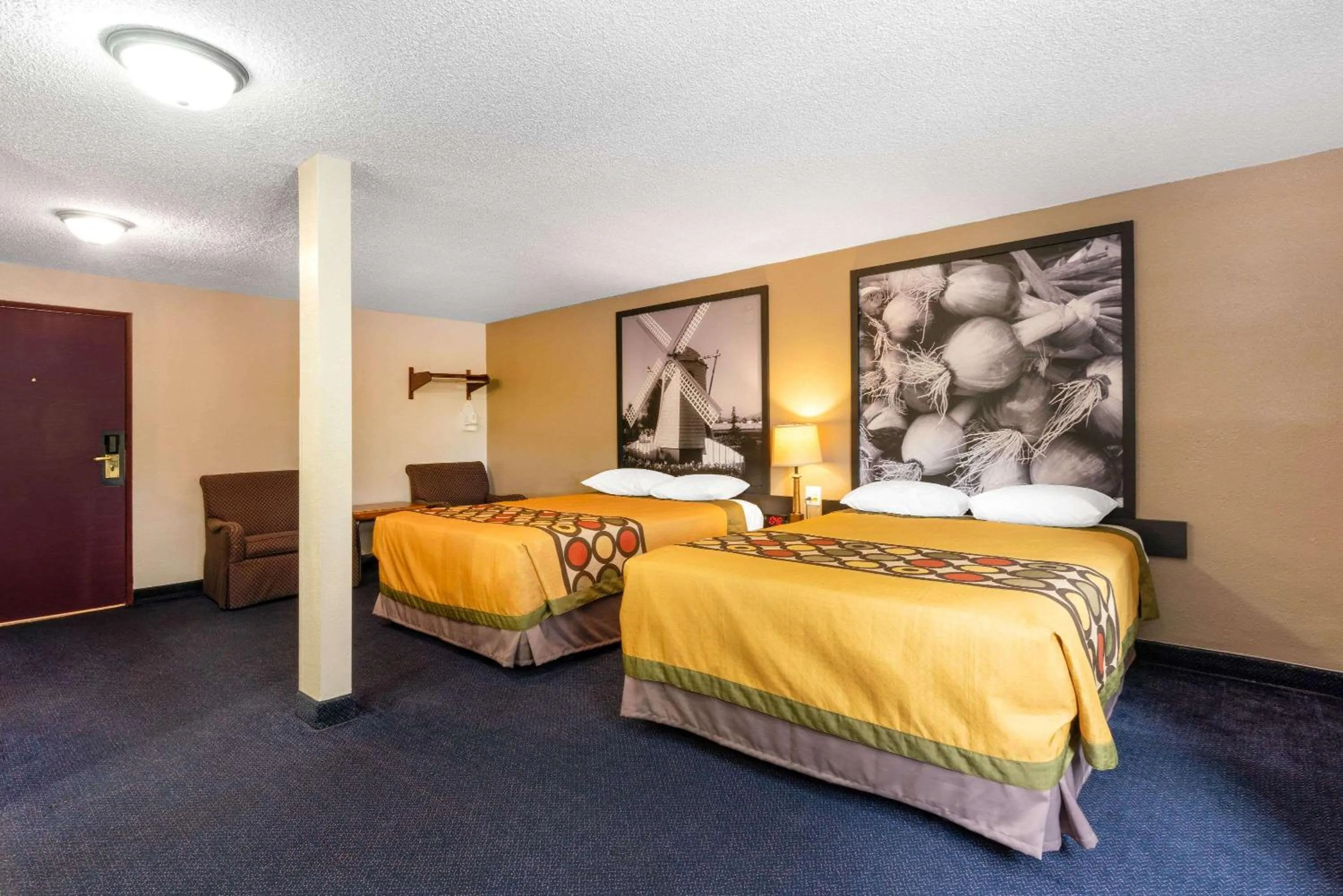 Photo of the whole room, Bed in Sutton Suites Hotel