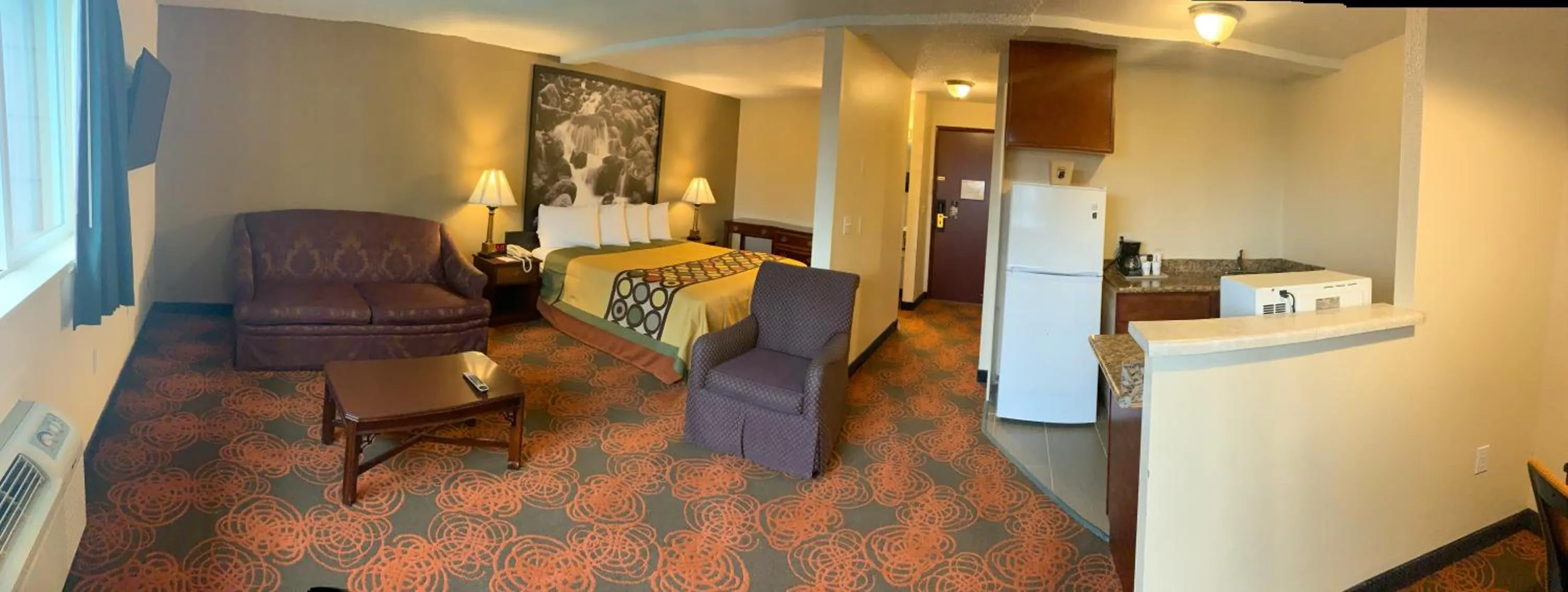 Photo of the whole room in Sutton Suites Hotel