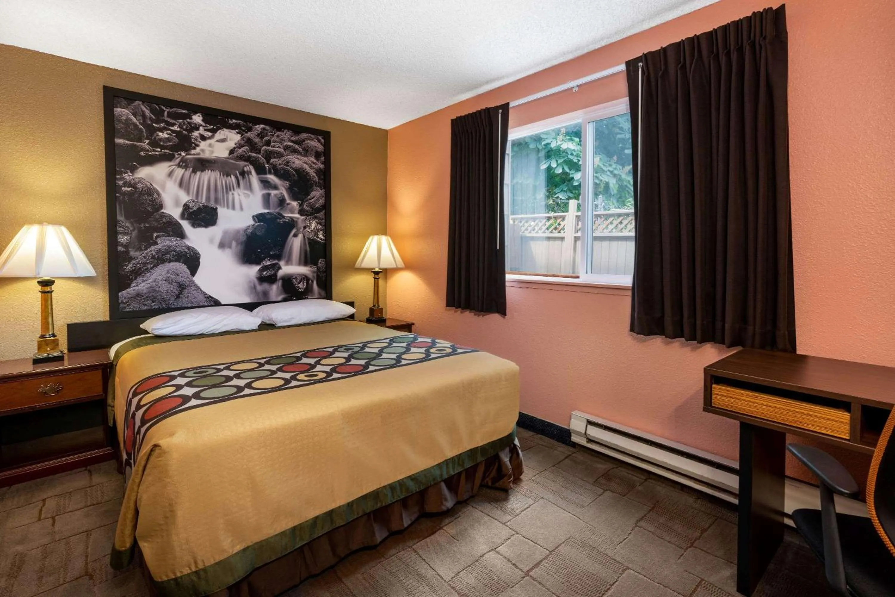 Photo of the whole room, Bed in Sutton Suites Hotel