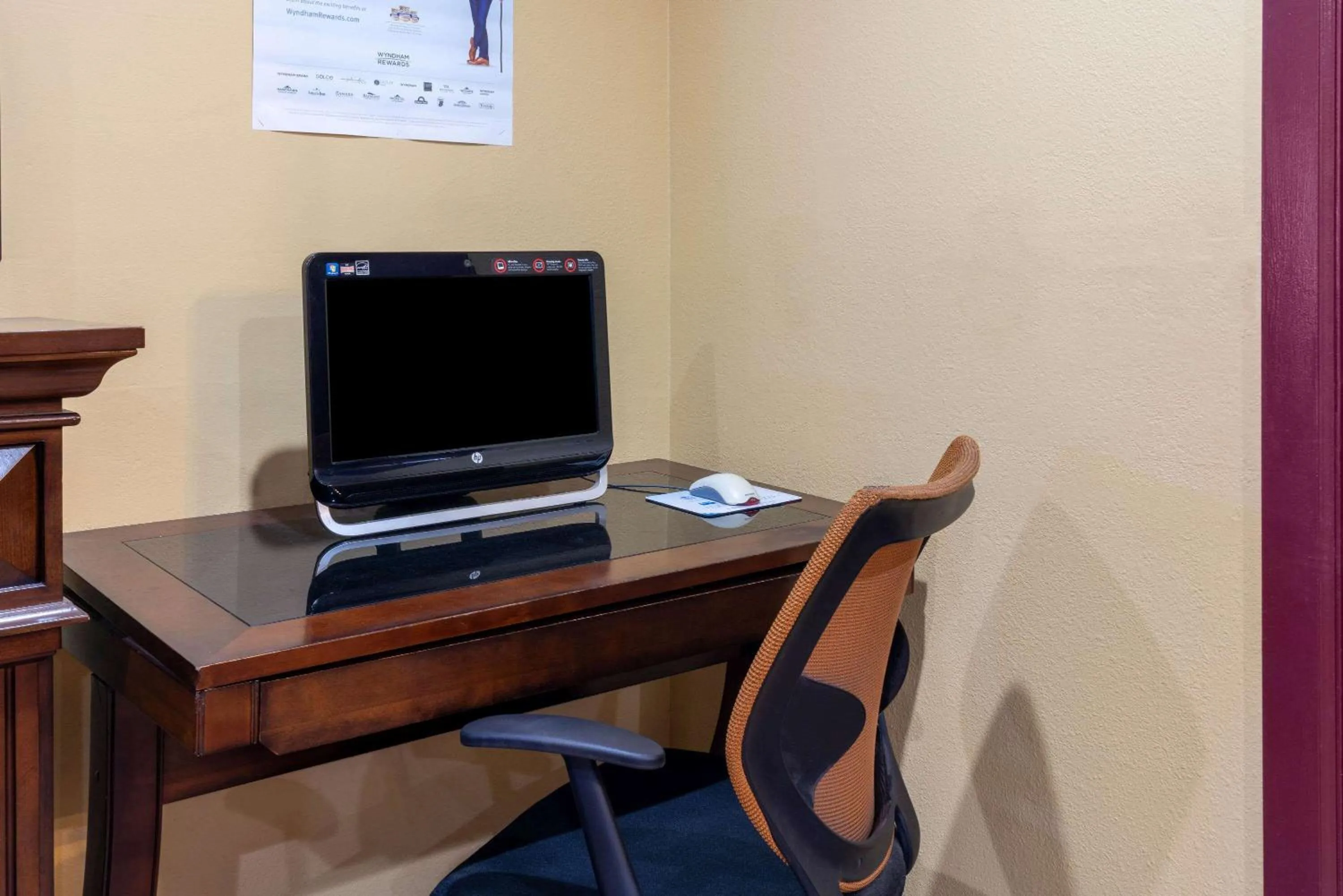 Business facilities in Sutton Suites Hotel