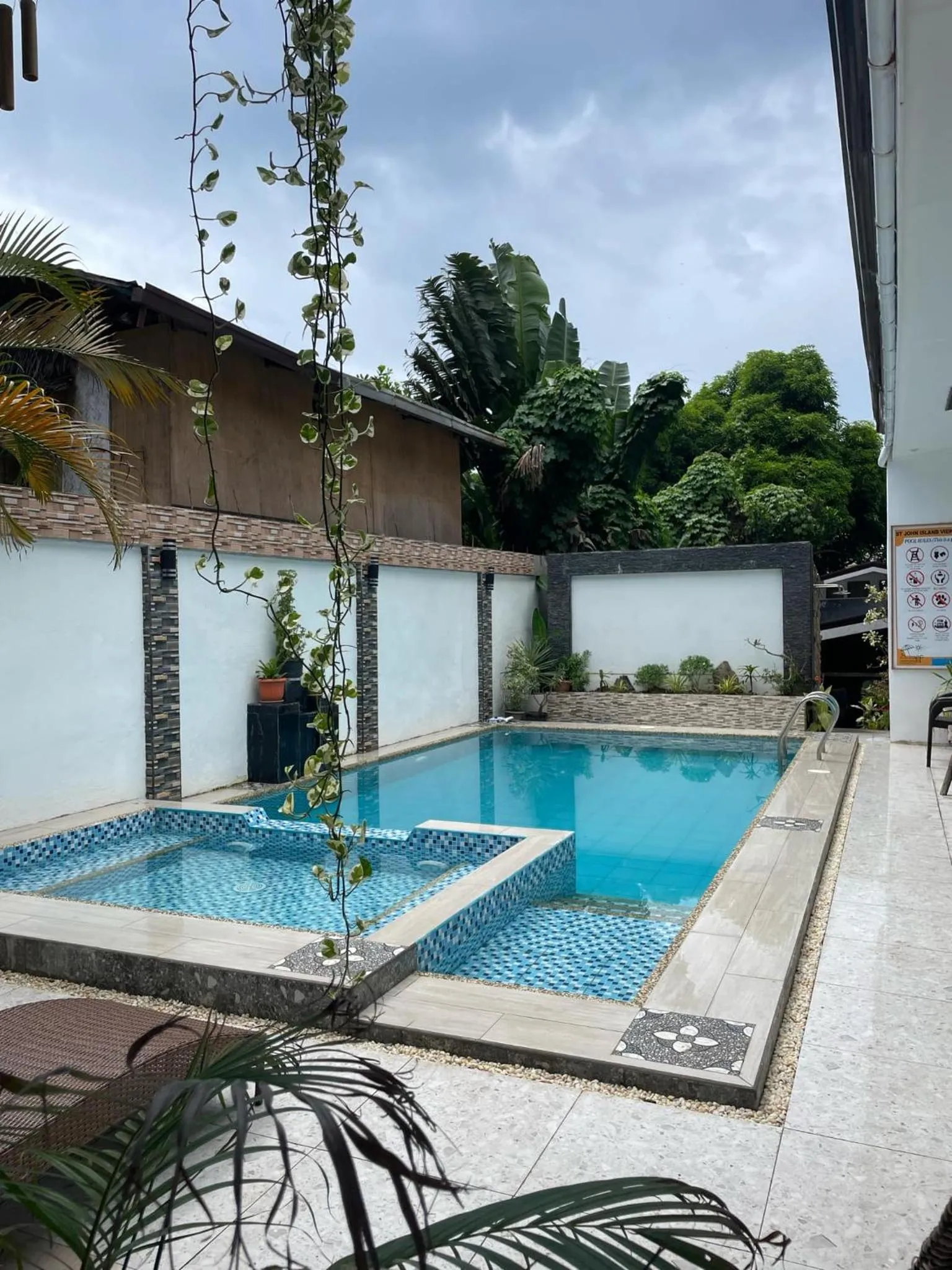 Day in St. John Island View Pensionne