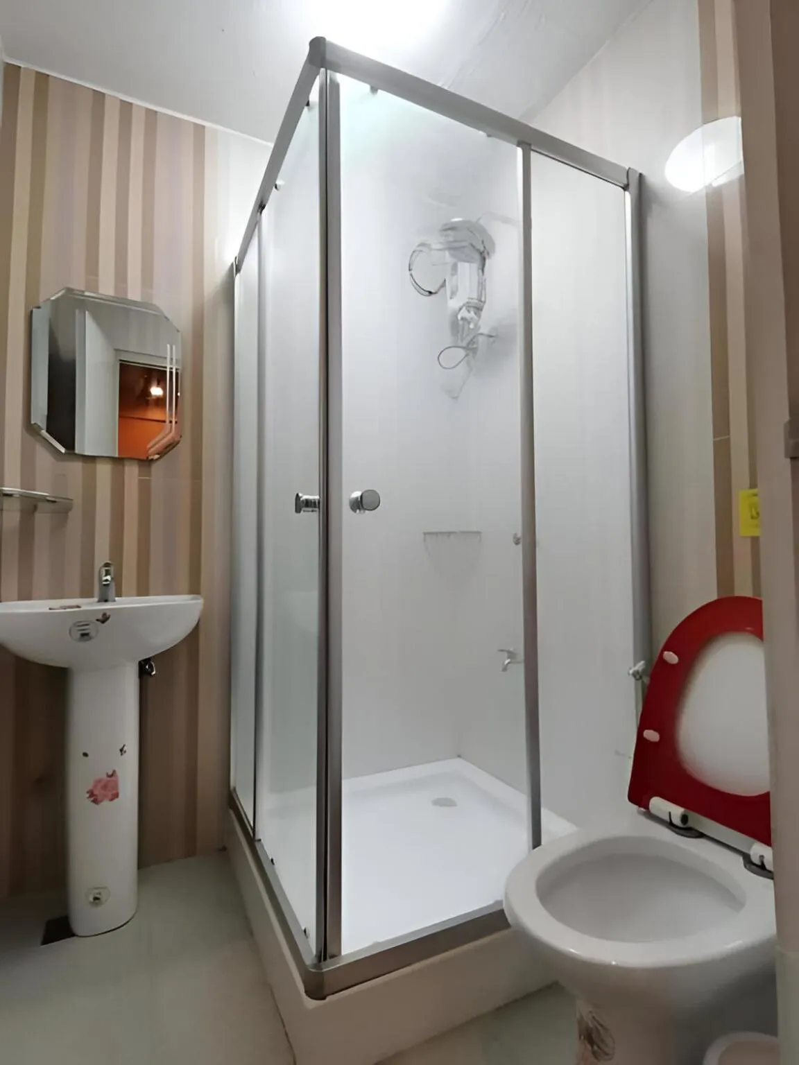 Shower in St. John Island View Pensionne