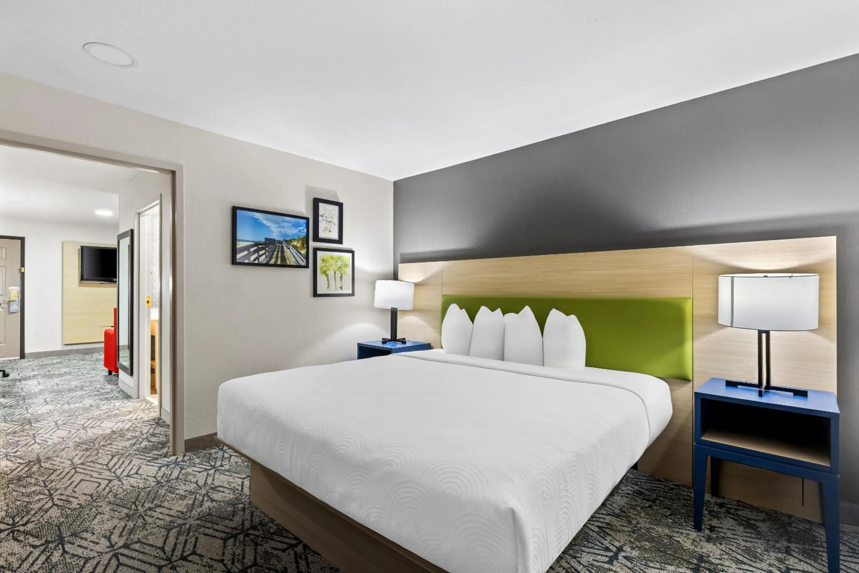 Bedroom, Bed in Country Inn & Suites by Radisson, Savannah I-95 North, GA