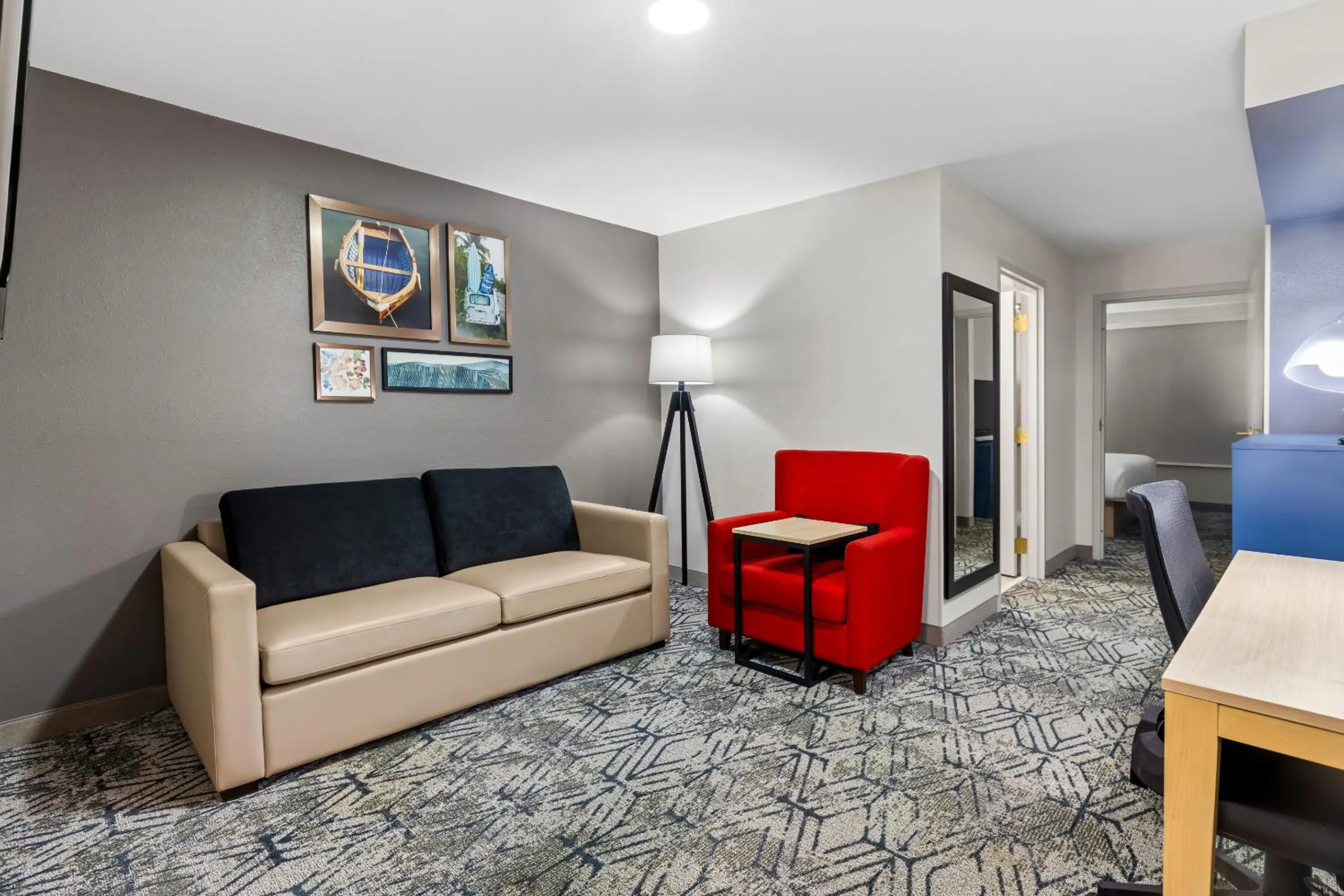 Seating area in Country Inn & Suites by Radisson, Savannah I-95 North, GA