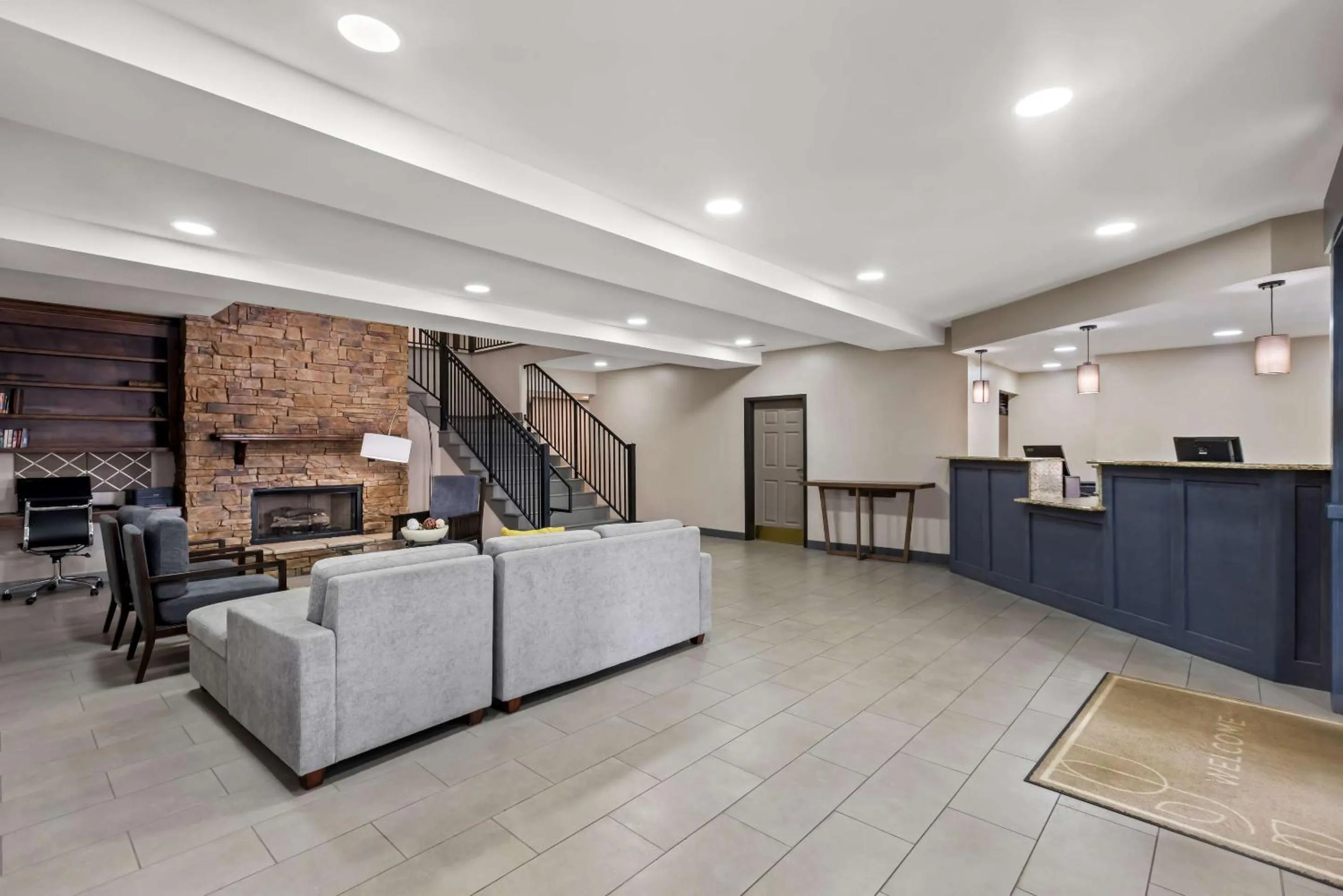 Lobby or reception in Country Inn & Suites by Radisson, Savannah I-95 North, GA