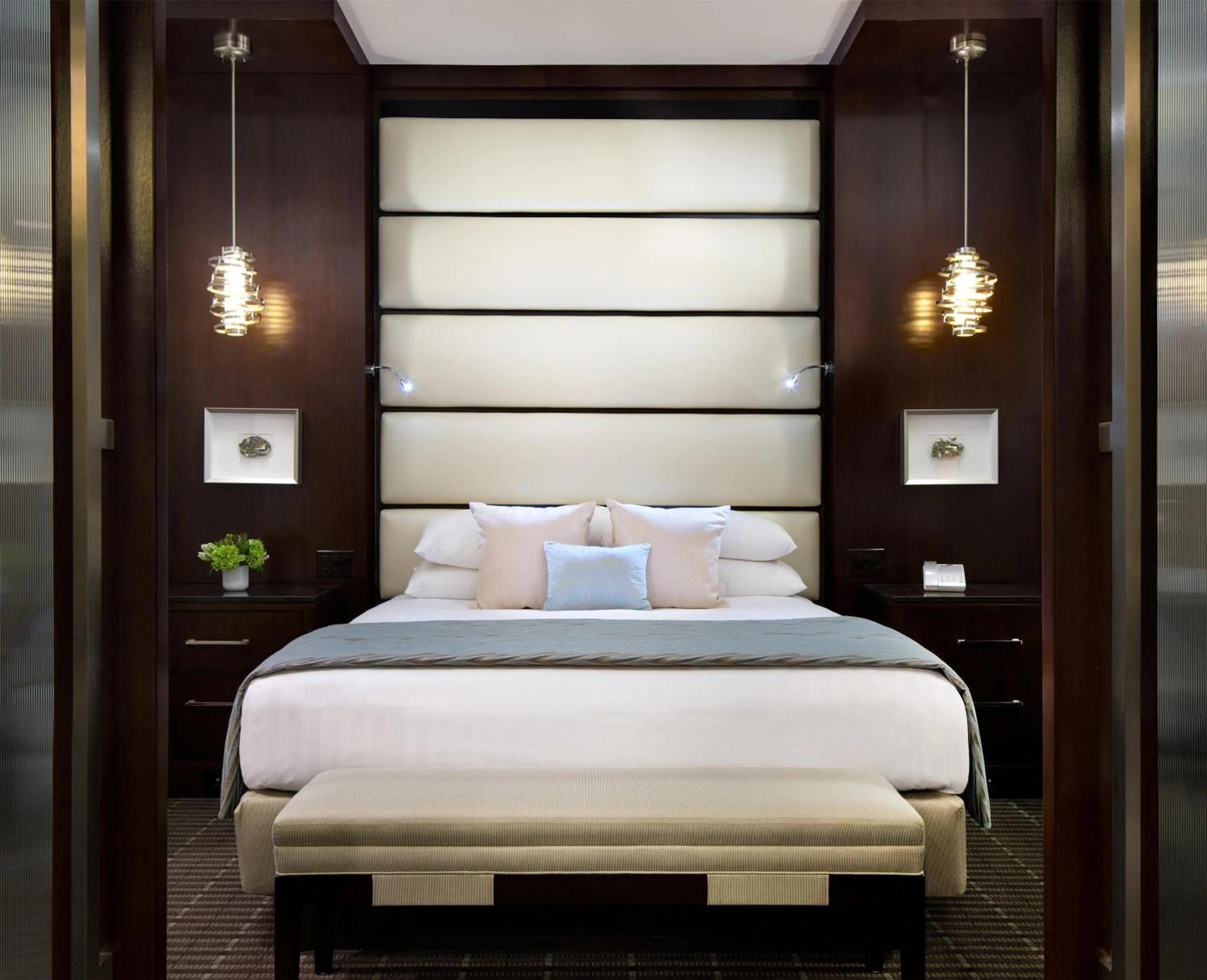 Photo of the whole room, Bed in Hyatt Regency Boston