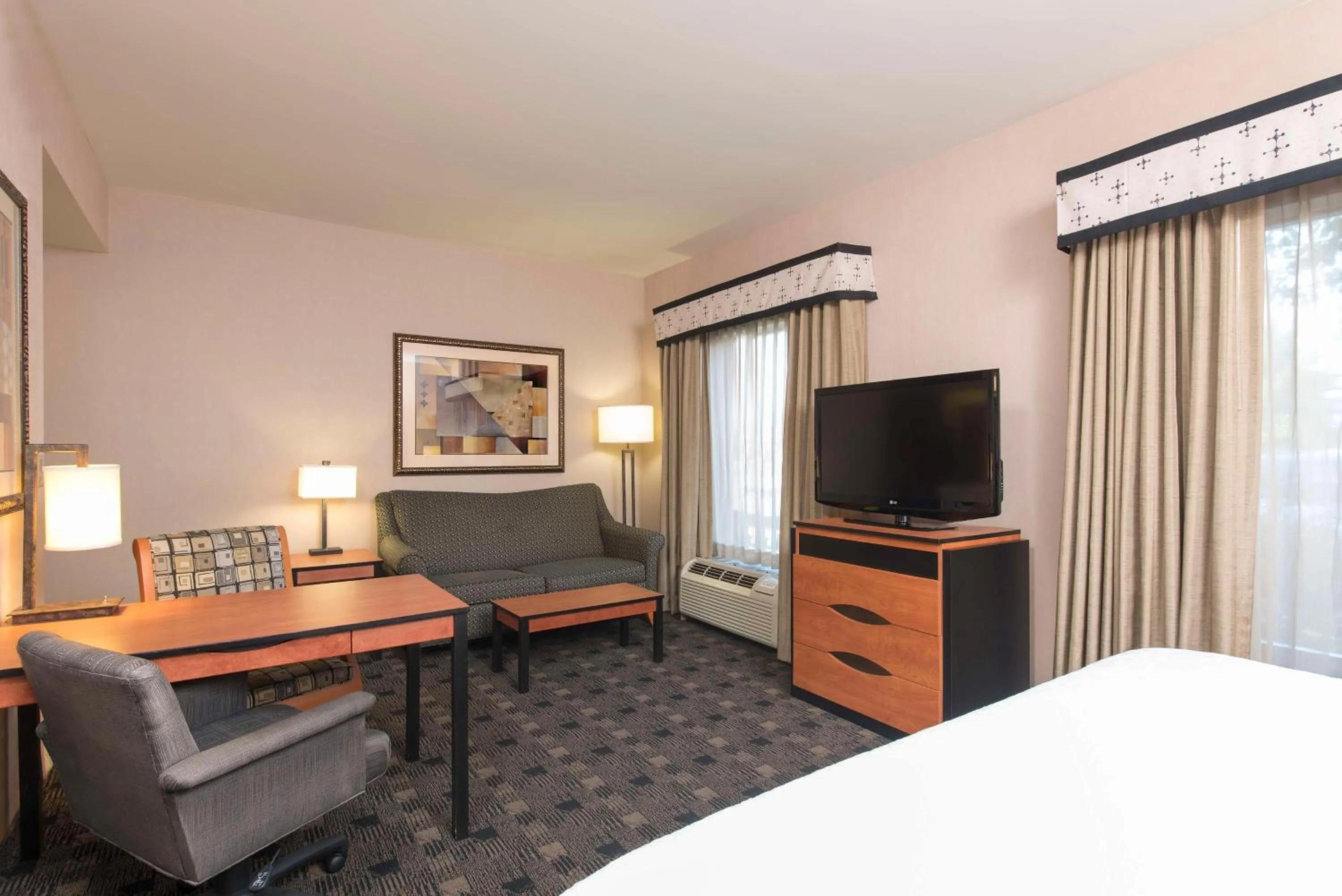 Living room, Bed in Hampton Inn and Suites Indianapolis-Fishers