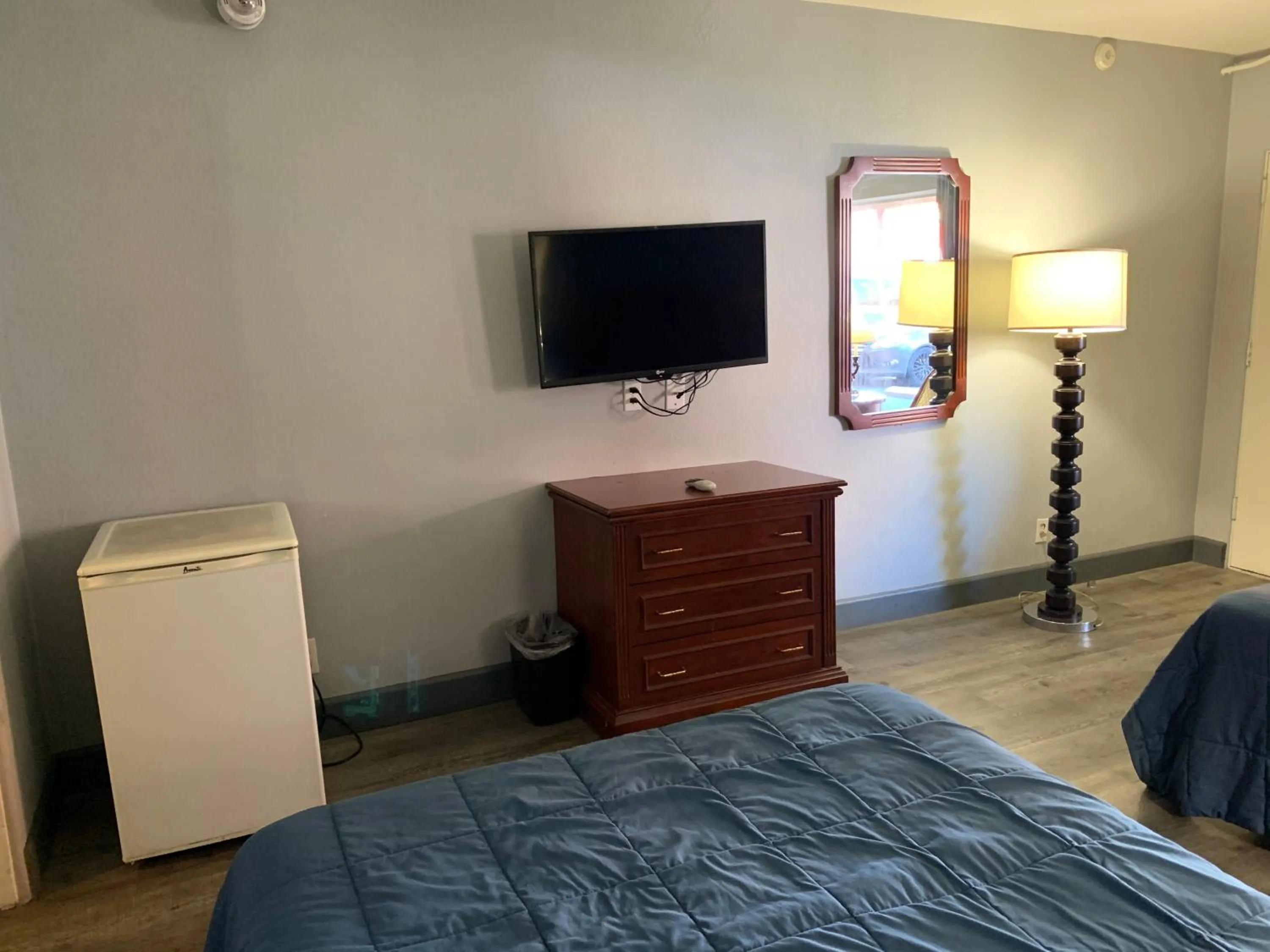 TV and multimedia in City Center Motel