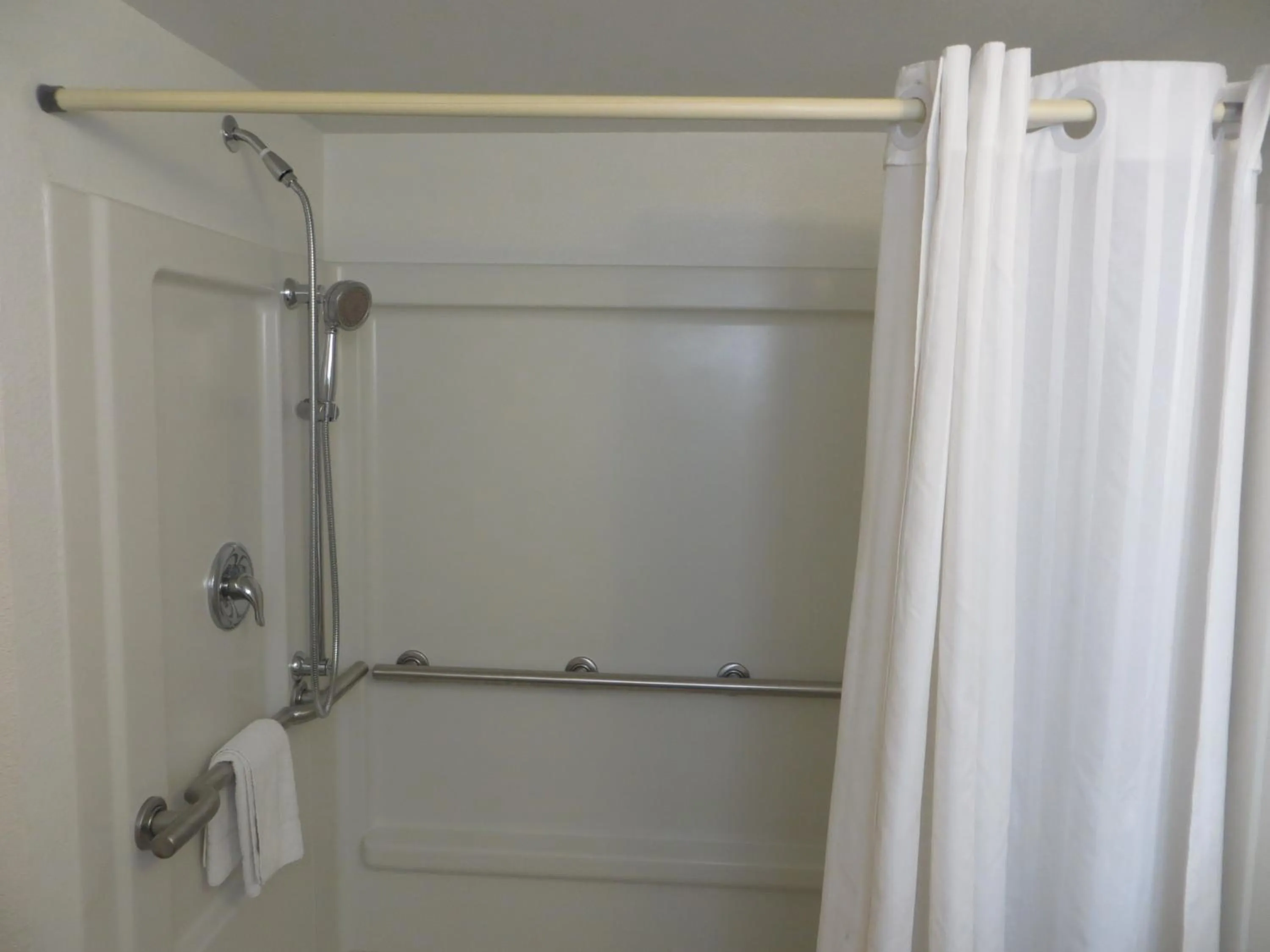 Shower in City Center Motel