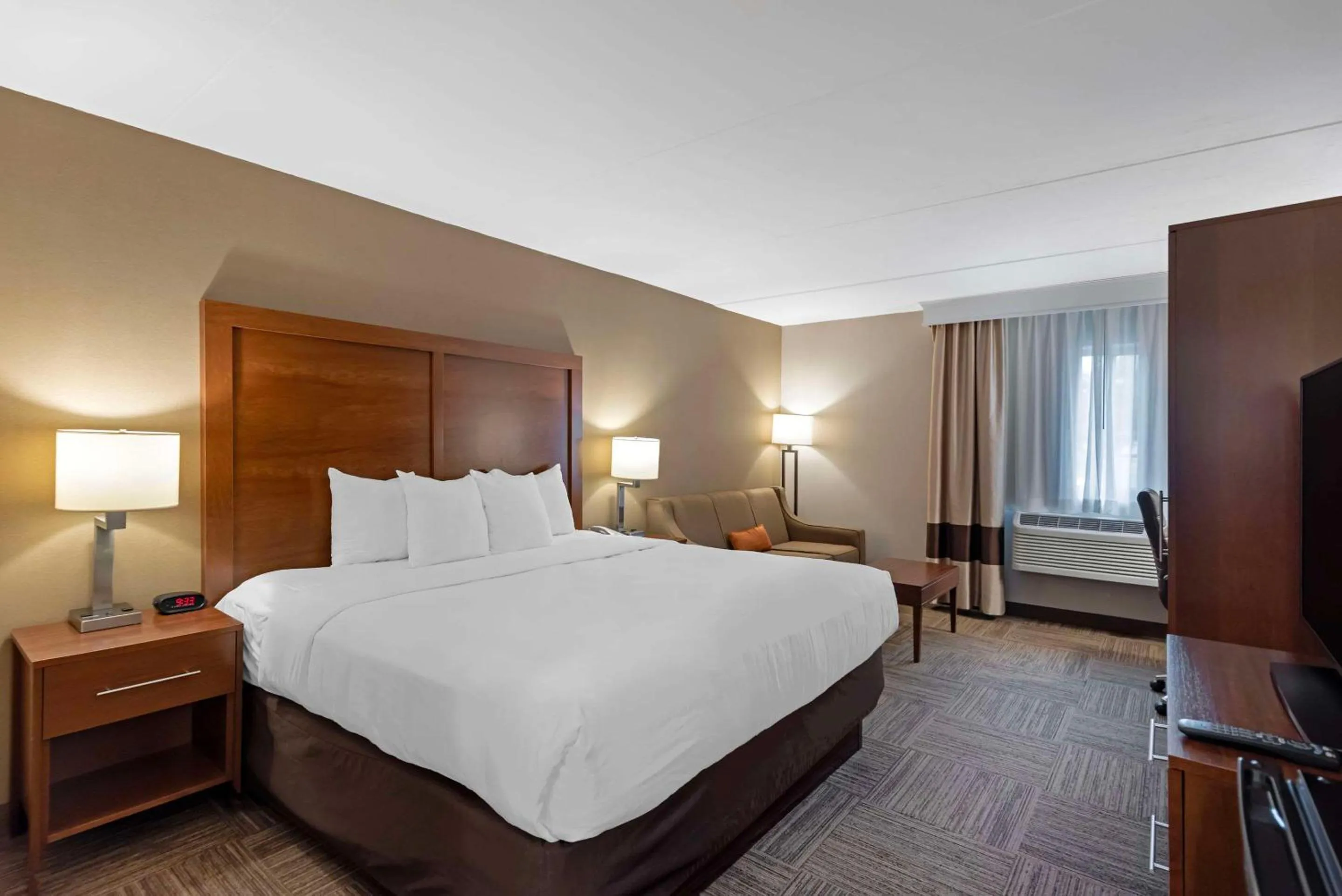 Bedroom, Bed in Comfort Inn Bangor North